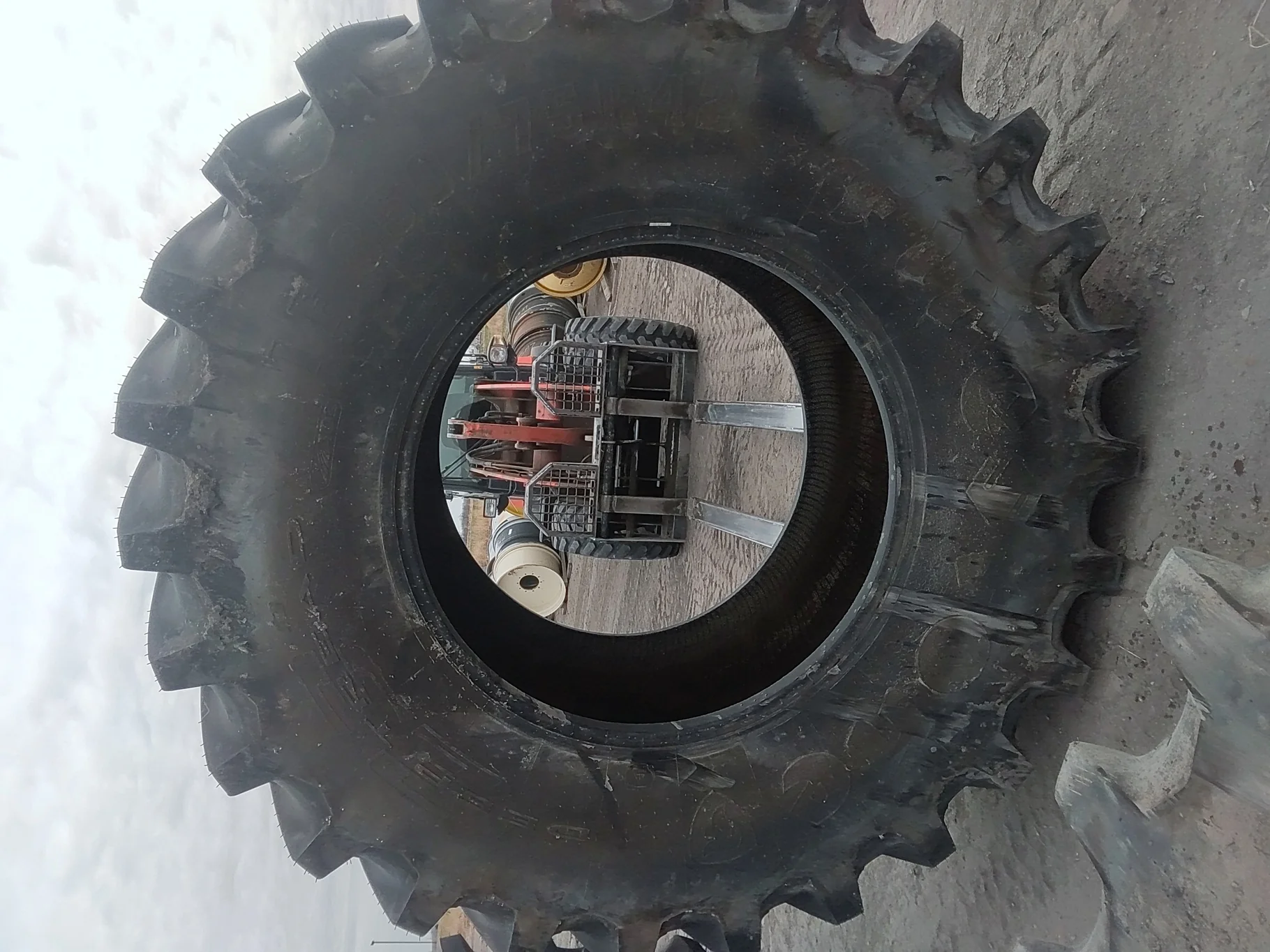 Take-Off IF850/75R42 CFO Firestone Radial Deep Tread 23 R-1W 186B TL - cuts on sidewall image 3