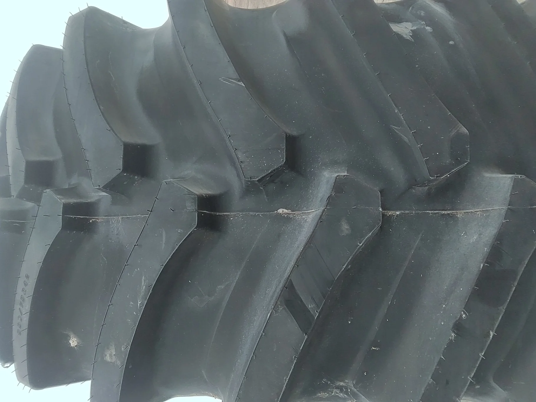 Take-Off IF850/75R42 CFO Firestone Radial Deep Tread 23 R-1W 186B TL - cuts on sidewall image 4