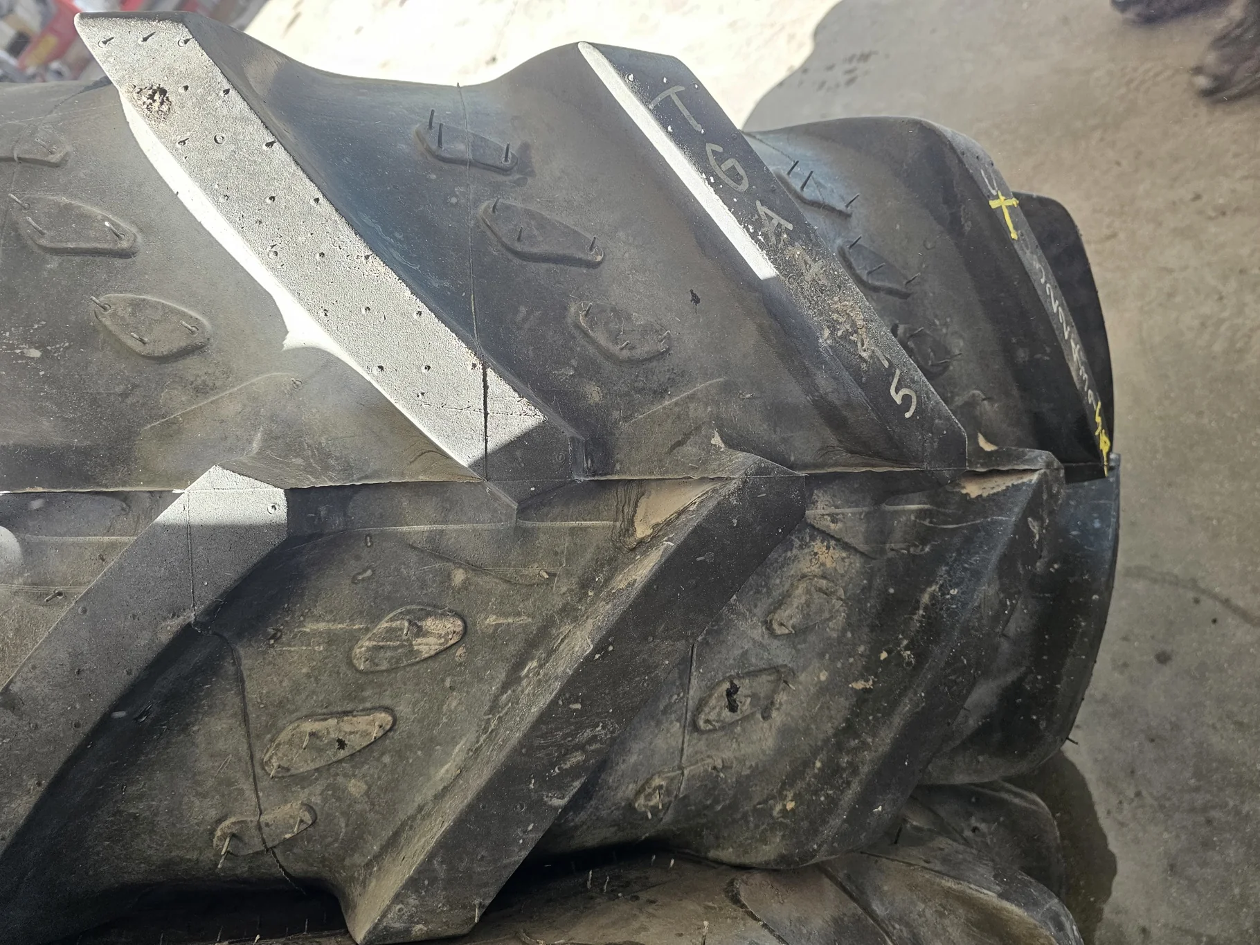 TAKE-OFF 16.9R28 Kleber Traker R-1W 119A8 TL - Excellent Condition image 3