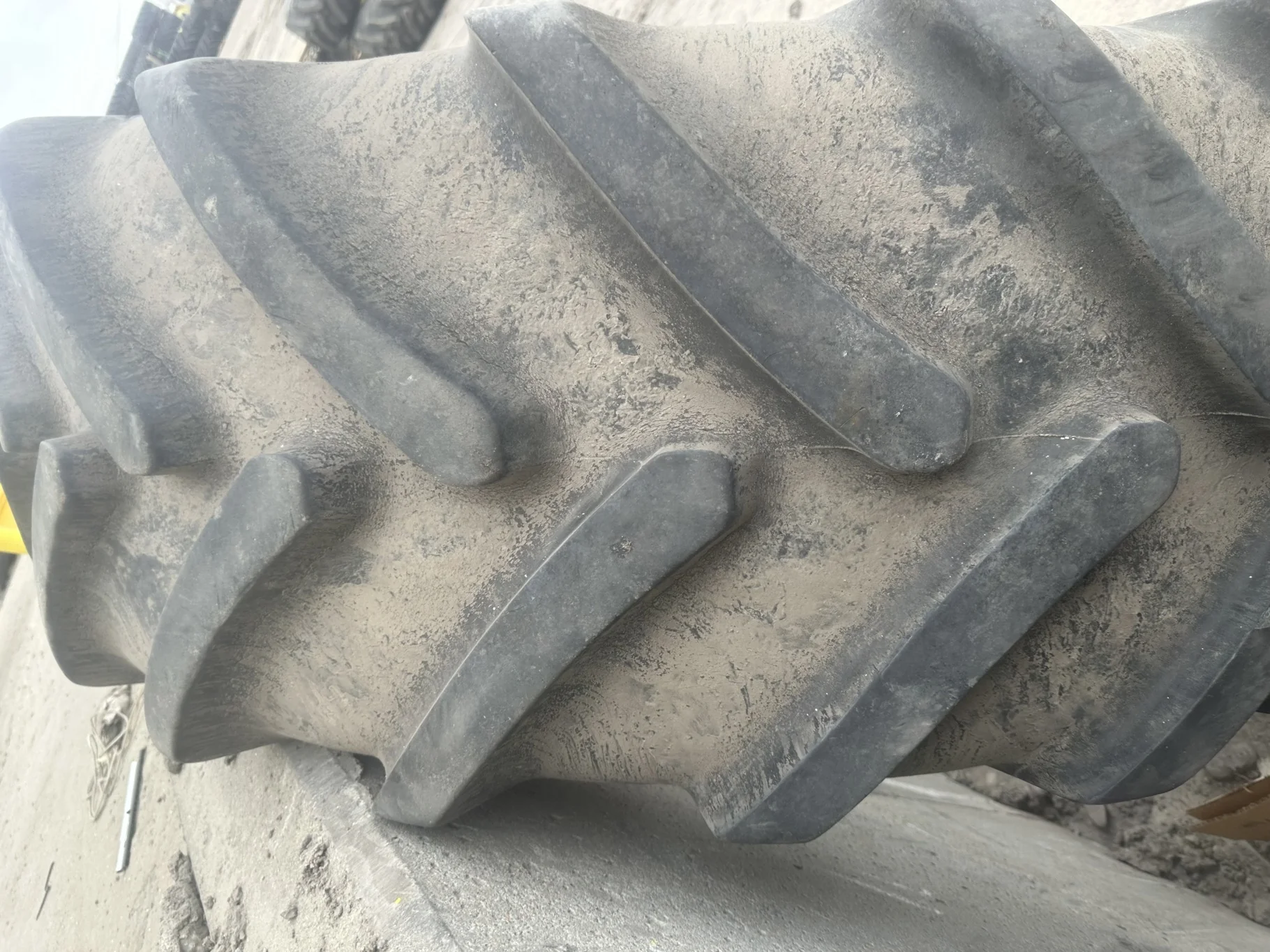 Used 480/70R34 Michelin OmniBib R1W 143D TL 70% (Weathering/Cuts/Stubble) image 3