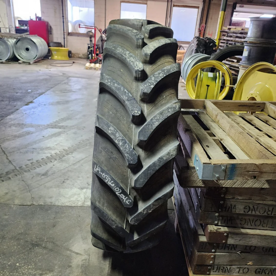 Used 420/85R34 147D Firestone Maxi Traction TL R-1W 90-95% image 3