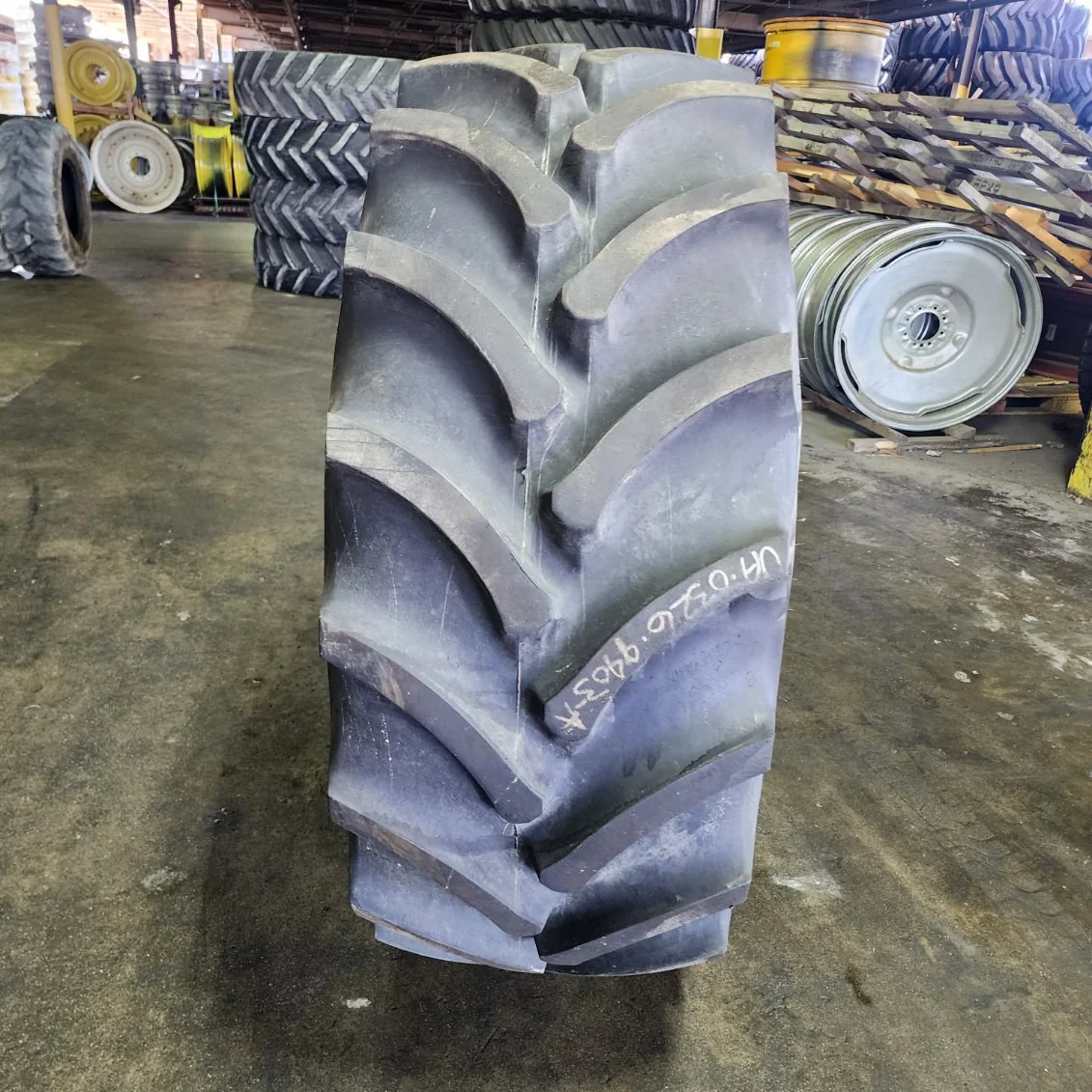 Used VF600/70R28 173B Firestone Radial All Traction Deep Tread TT R-1W 90-95% image 2