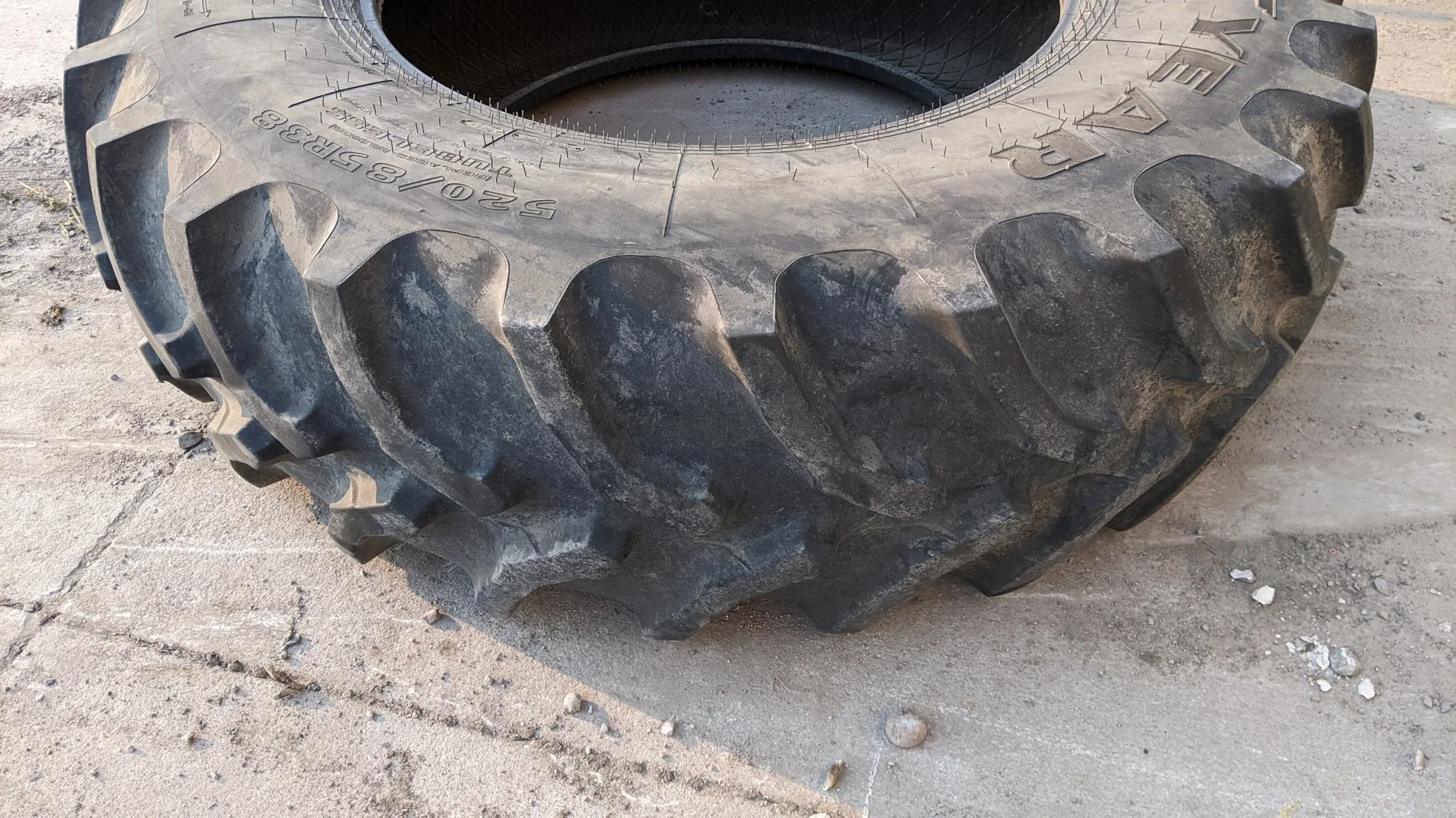 Used 520/85R38 155A8/B Goodyear Ultra Torque Radial DT712 R-1 TL 95% image 2