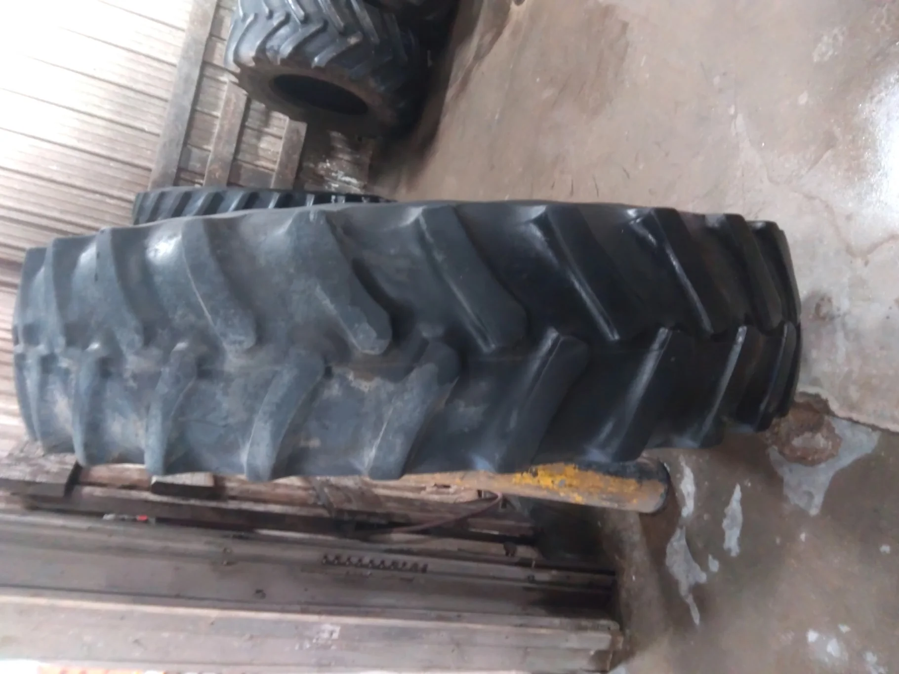 Used 420/80R46 151A8 Firestone Radial All Traction 23 R-1 TL 45% image 3