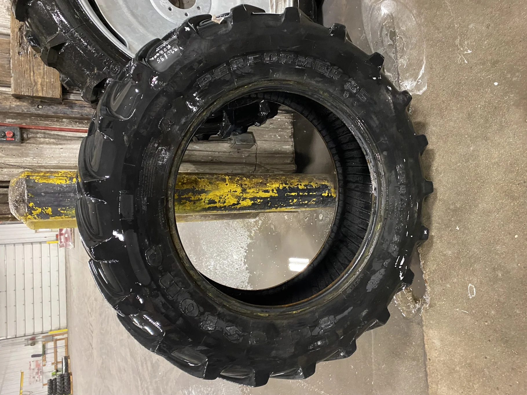 Used 320/85R28 124D Firestone Performer 85 Extra TL R-1W 60%