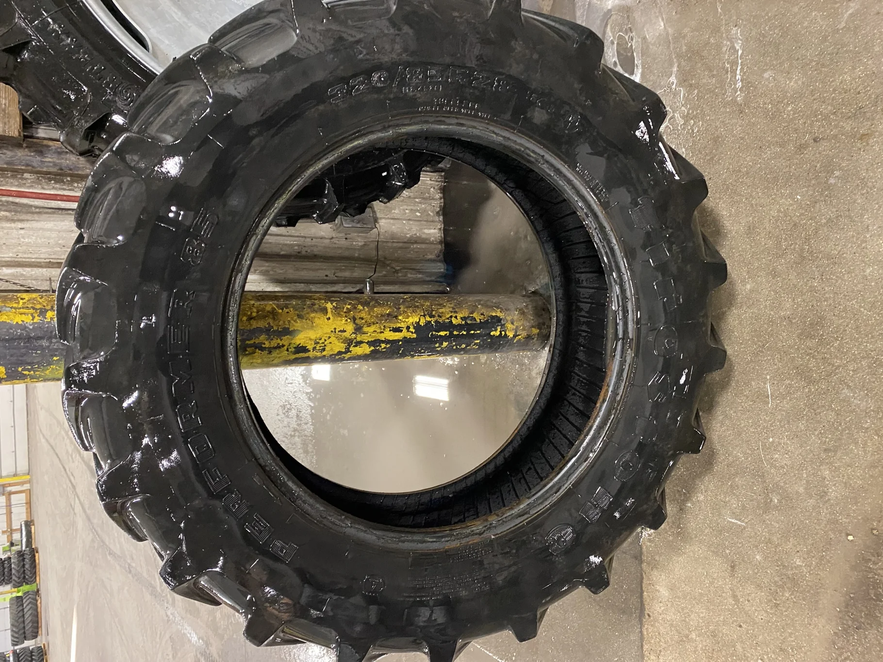 Used 320/85R28 124D Firestone Performer 85 Extra TL R-1W 60% image 3