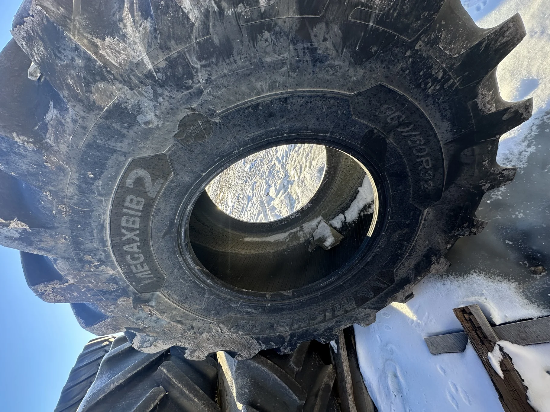 USED 900/60R32 Michelin MegaXBib 2 R1W 181A8 TL 95% (Small Lug Cuts; Gash Between Lugs) image 2