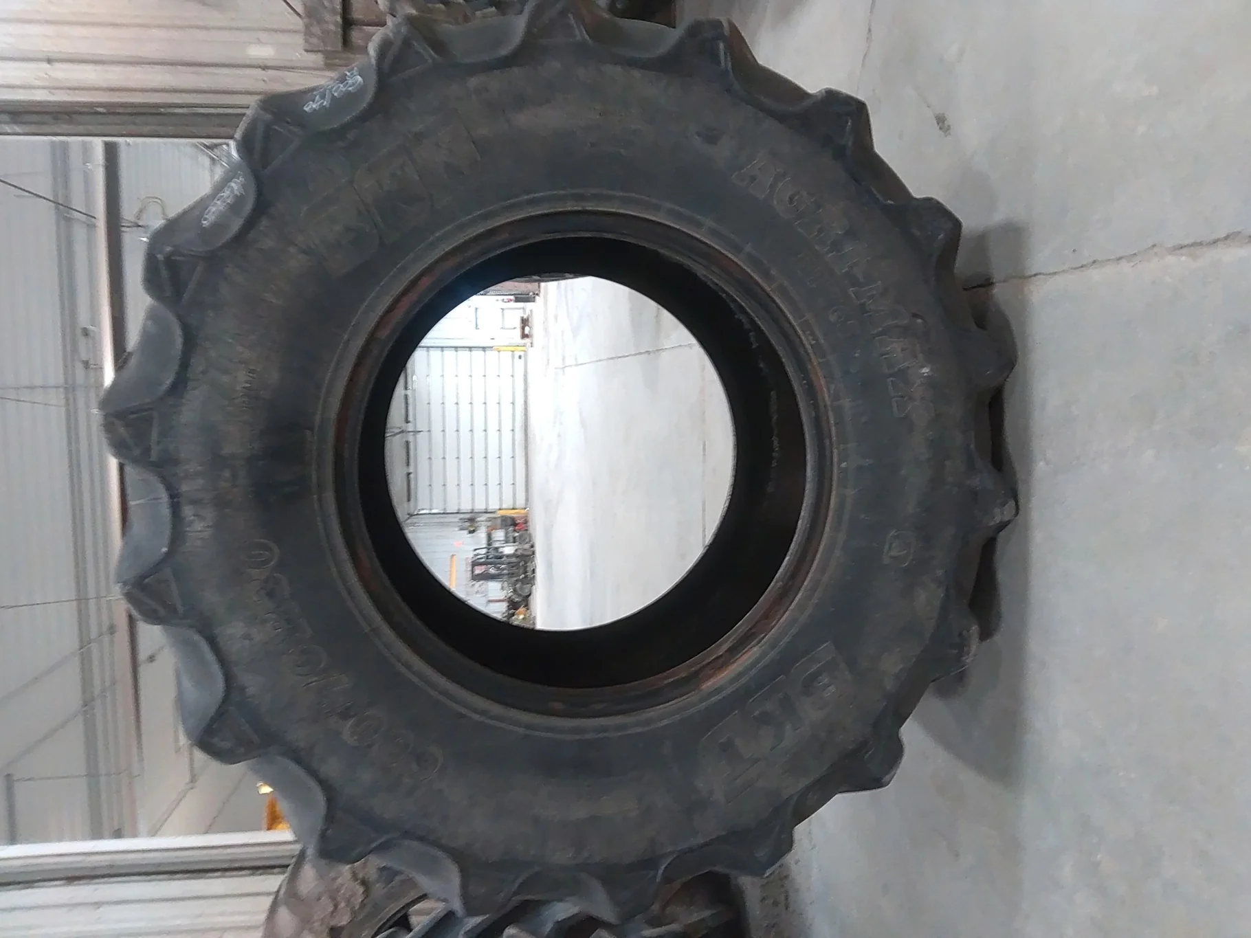 Used 600/70R30 BKT Agrimax RT765 TL 35%
