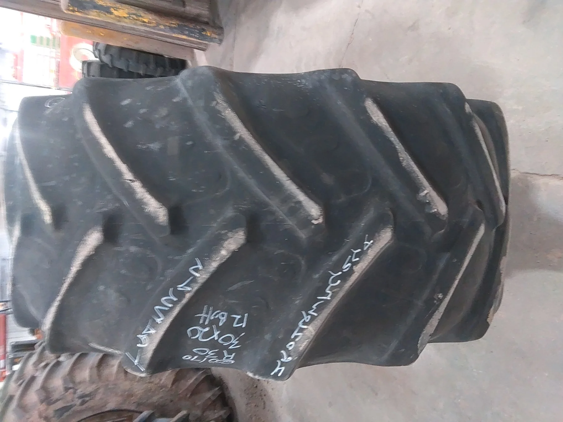 Used 600/70R30 BKT Agrimax RT765 TL 35% image 2