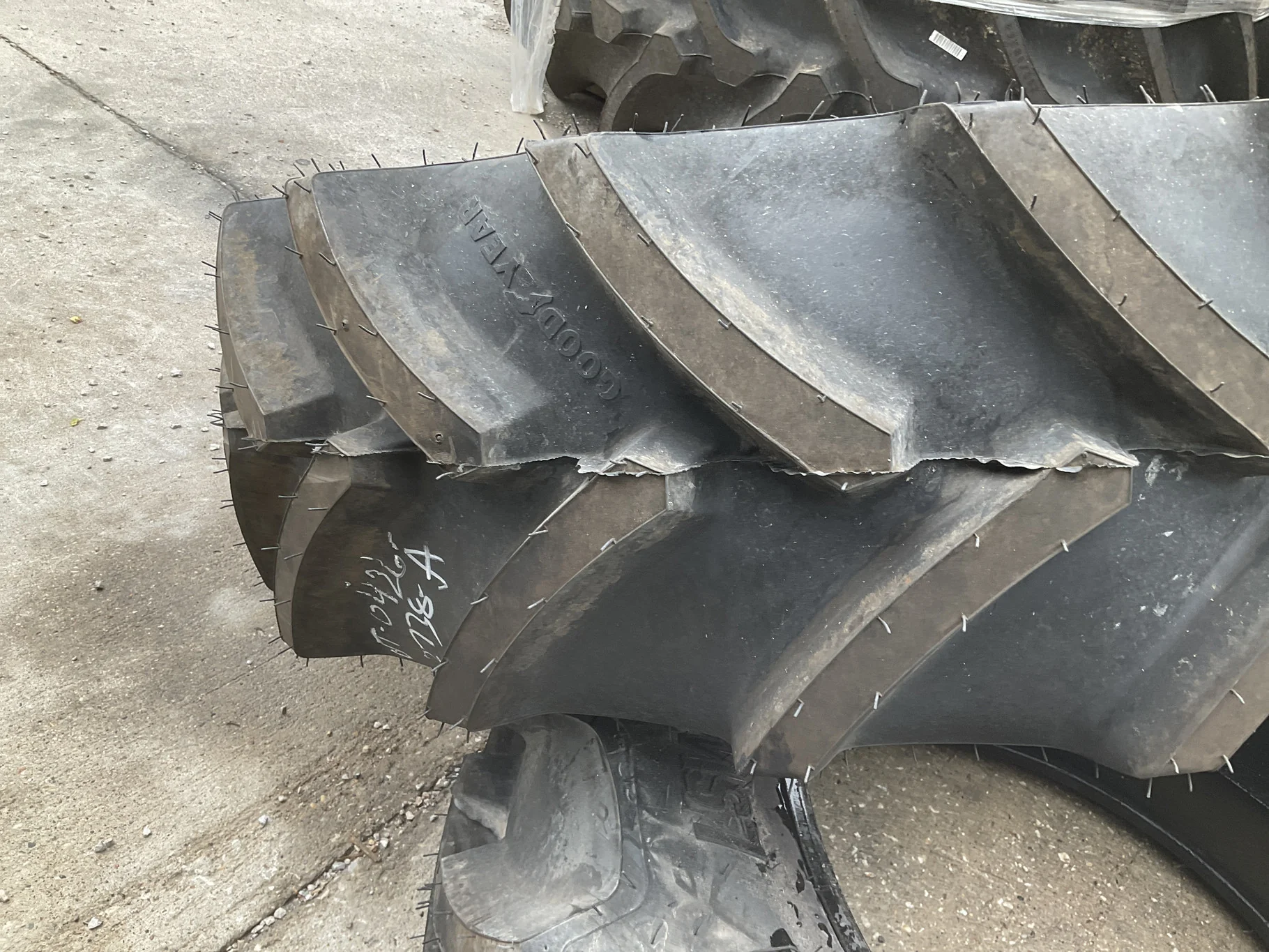 Take-Off LSW320/70R24 120D Goodyear Optitrac TL R-1W 95-100% image 2