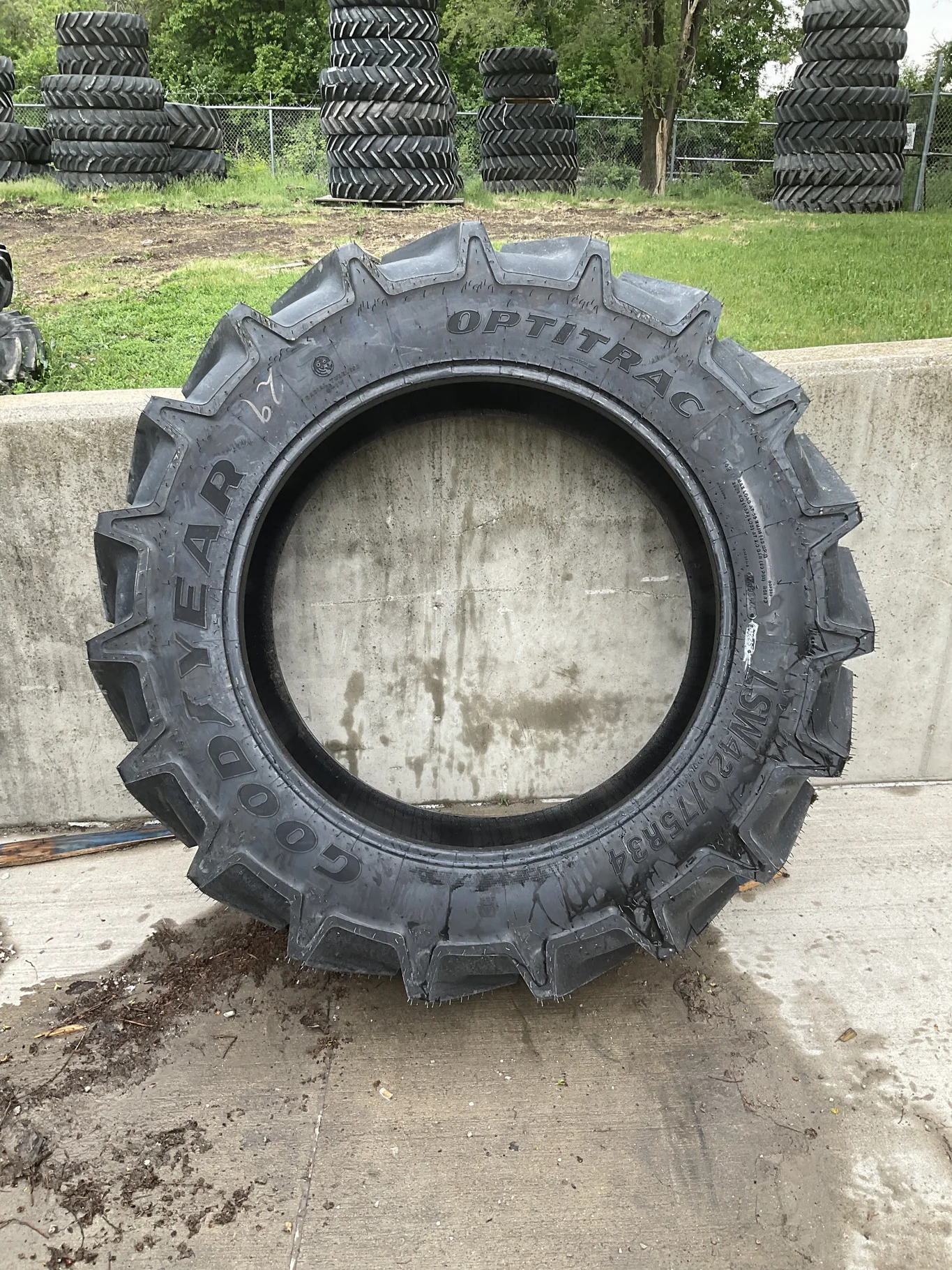 Take-Off LSW420/75R34 142D Goodyear Optitrac TL R-1W 95-100%