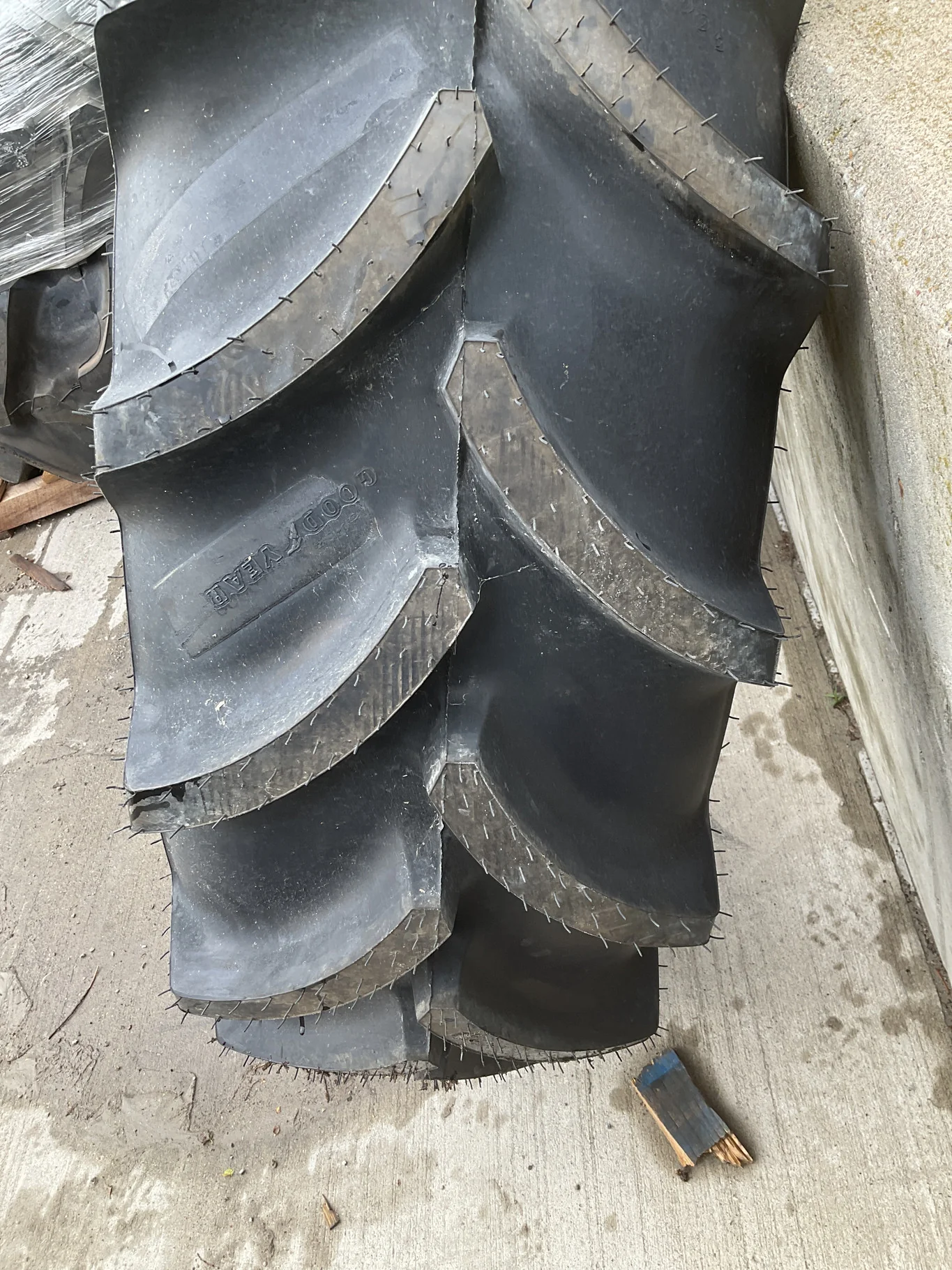 Take-Off LSW420/75R34 142D Goodyear Optitrac TL R-1W 95-100% image 2