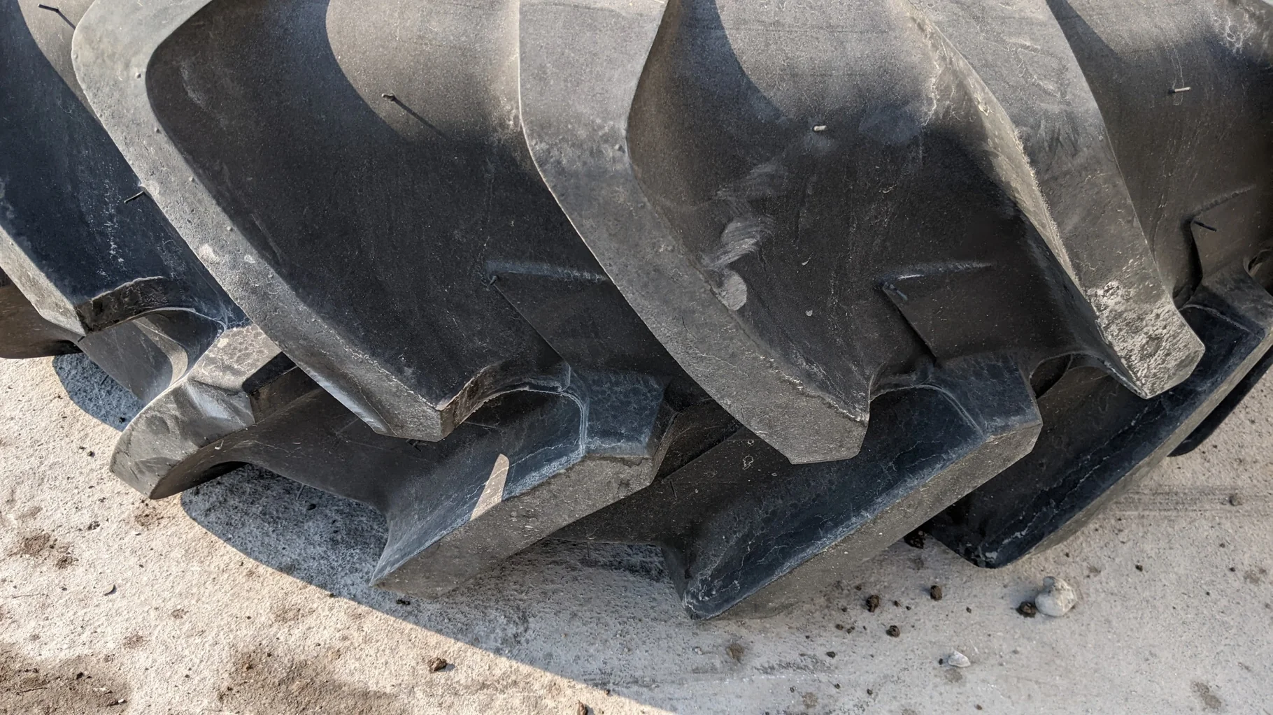 Used 13.6R24 Michelin AgriBib R-1W (121A8/118B) TL 90% (small amount of road wear - good condition) image 2