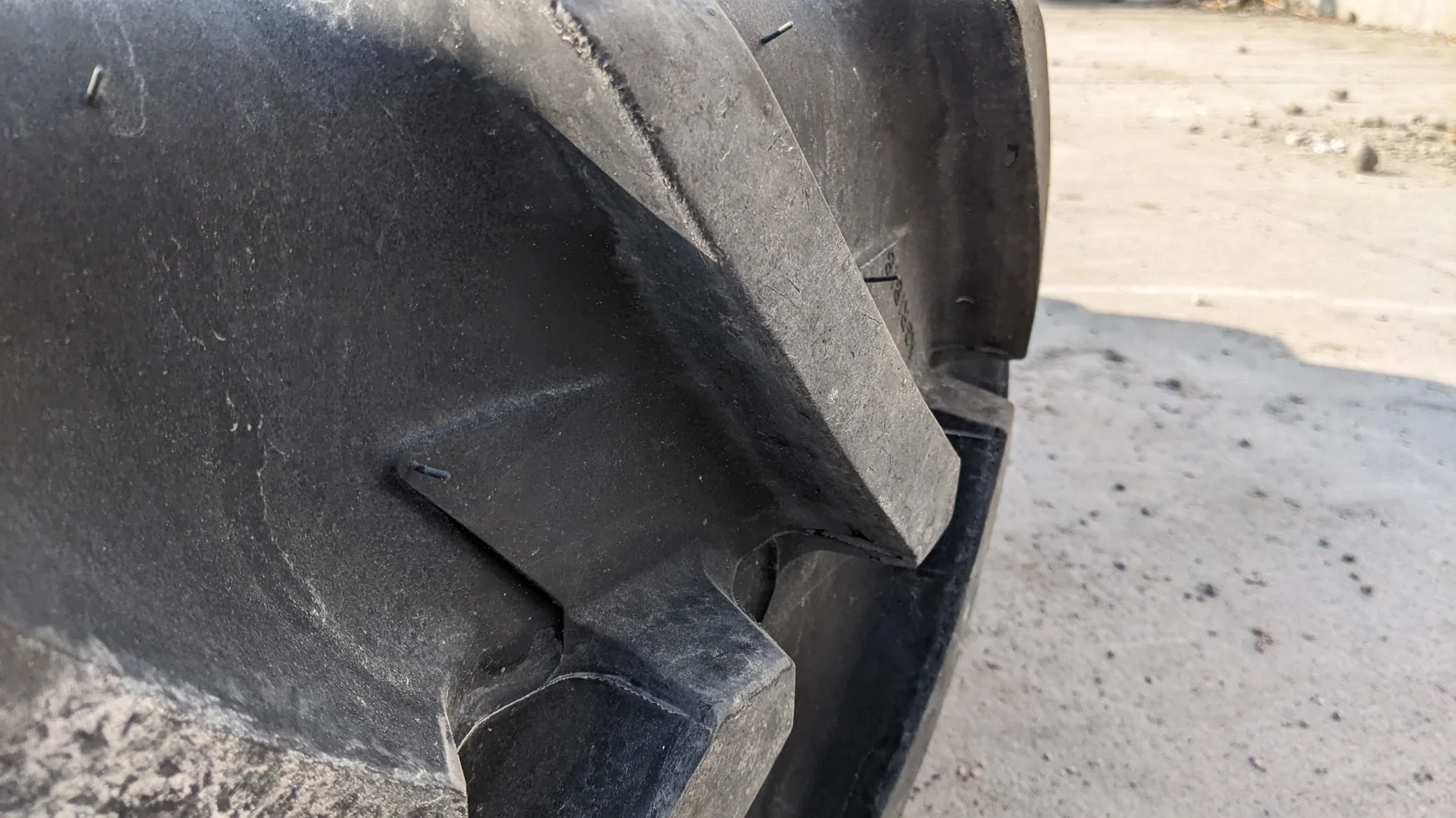 Used 13.6R24 Michelin AgriBib R-1W (121A8/118B) TL 90% (small amount of road wear - good condition) image 3