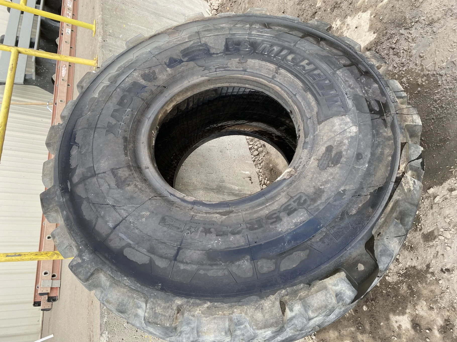 Used 23.5R25 Michelin E3 XADN+  90% _x000D_ 185B  _x000D_ (Lug Cuts, Sidewall Cuts, Cuts Between Lu image 2