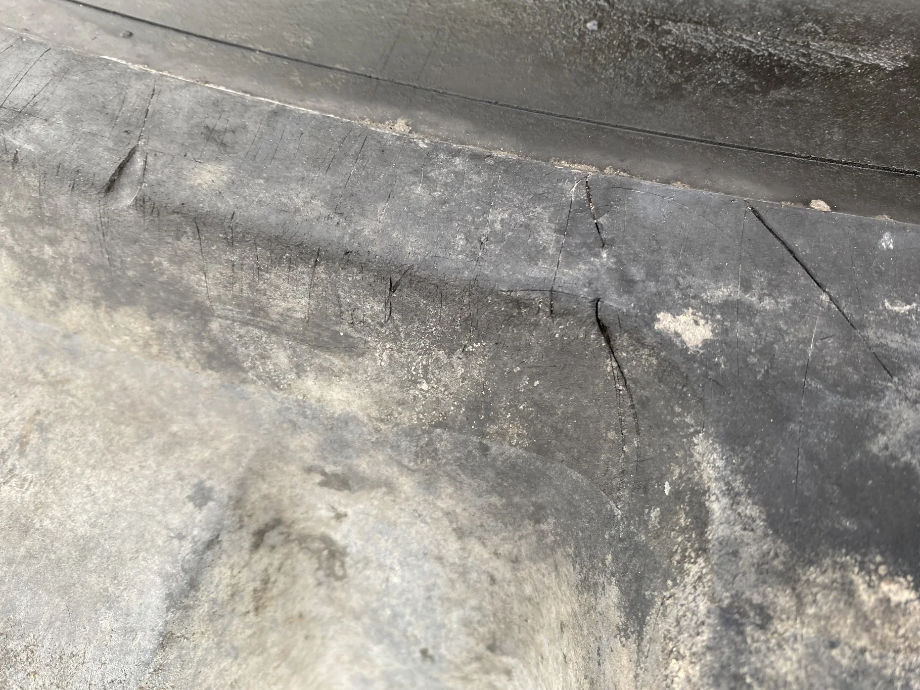 Used 23.5R25 Michelin E3 XADN+  90% _x000D_ 185B  _x000D_ (Lug Cuts, Sidewall Cuts, Cuts Between Lu image 5