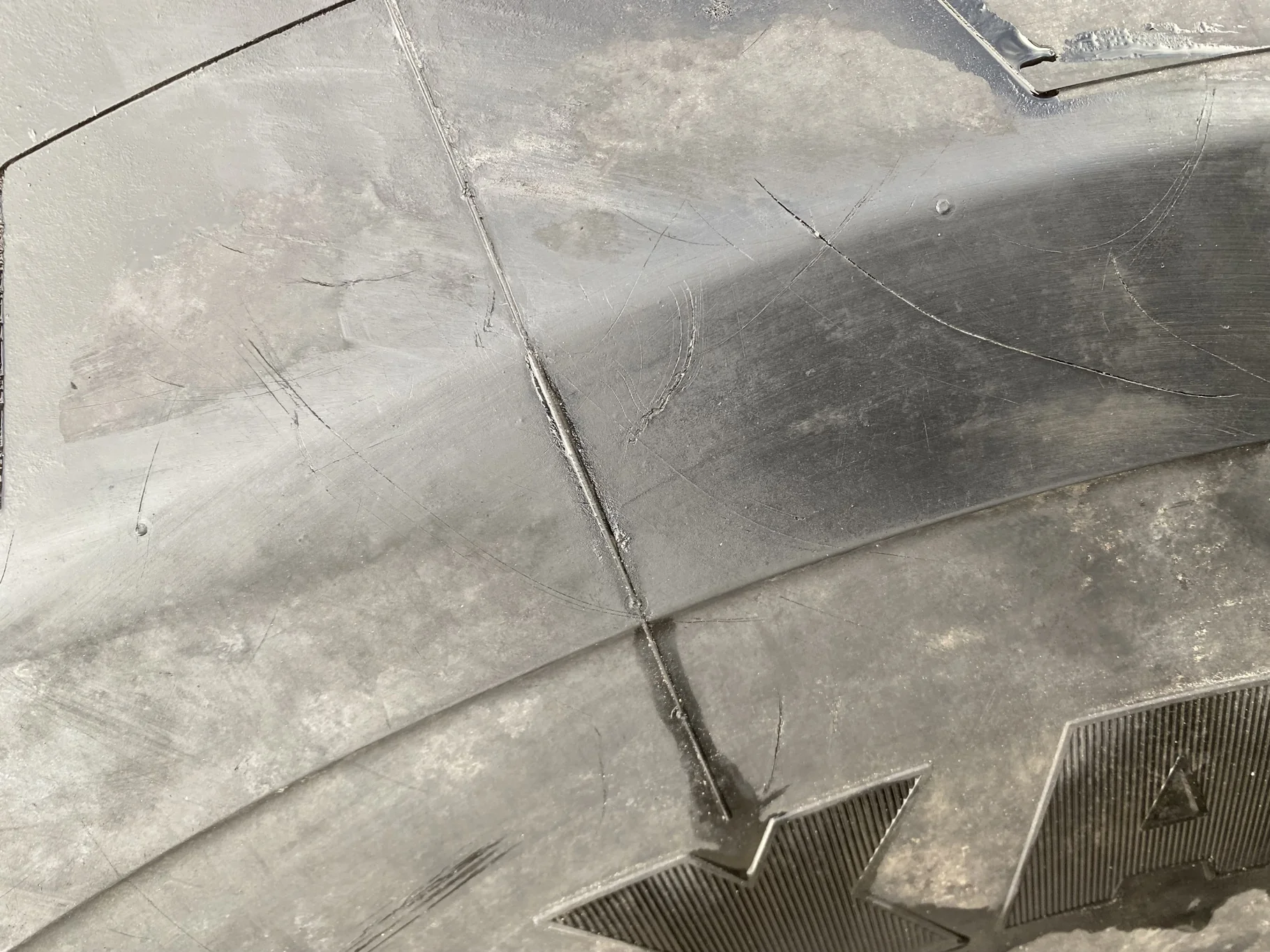 Used 23.5R25 Michelin E3 XADN+  90% _x000D_ 185B  _x000D_ (Lug Cuts, Sidewall Cuts, Cuts Between Lu image 6