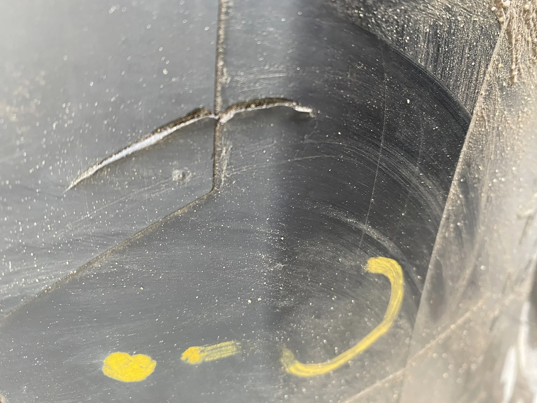 Used 23.5R25 Michelin E3 XADN+  90% _x000D_ 185B  _x000D_ (Lug Cuts, Sidewall Cuts, Cuts Between Lu image 8