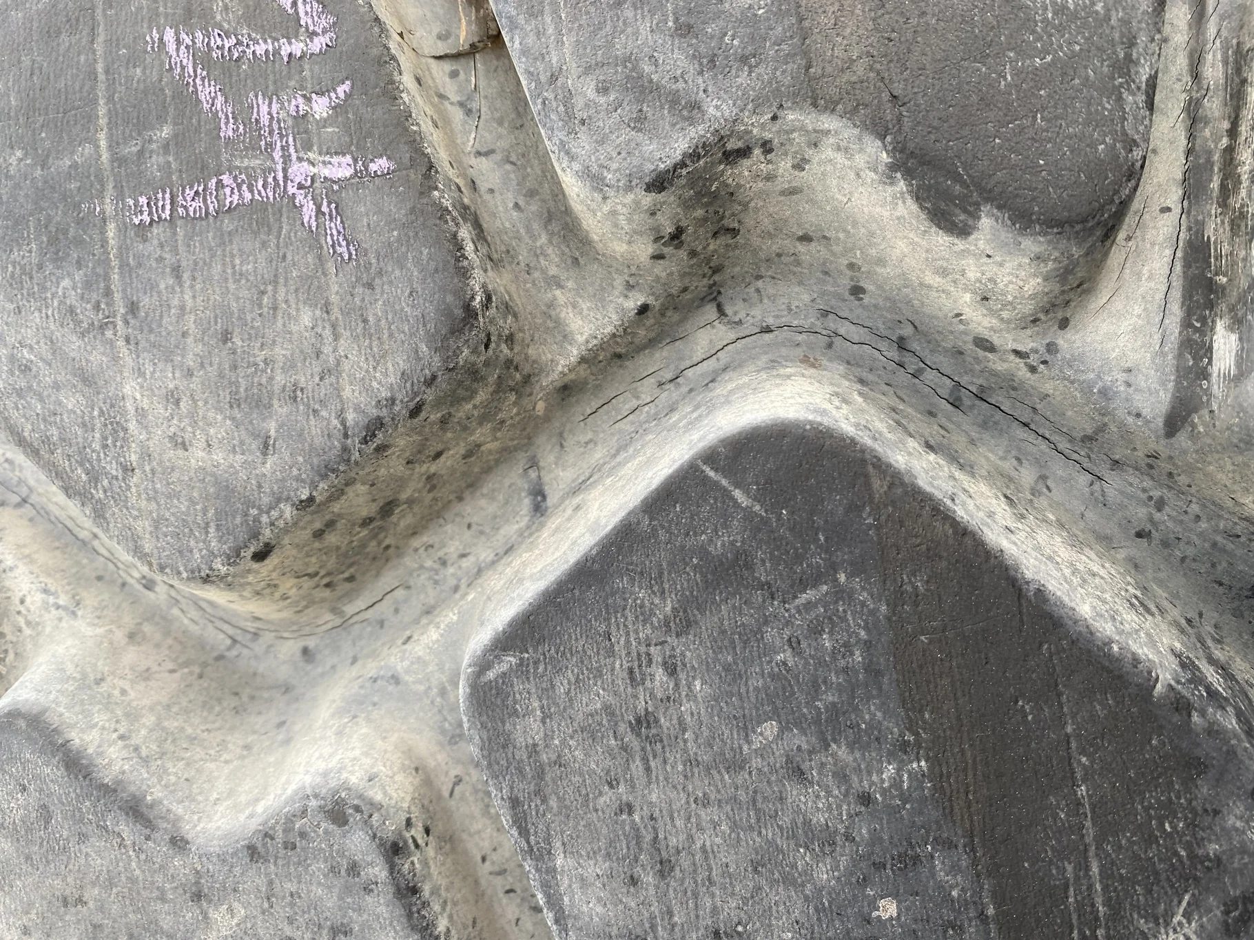 Used 23.5R25 Michelin E3 XADN+  90% _x000D_ 185B  _x000D_ (Lug Cuts, Sidewall Cuts, Cuts Between Lu image 9