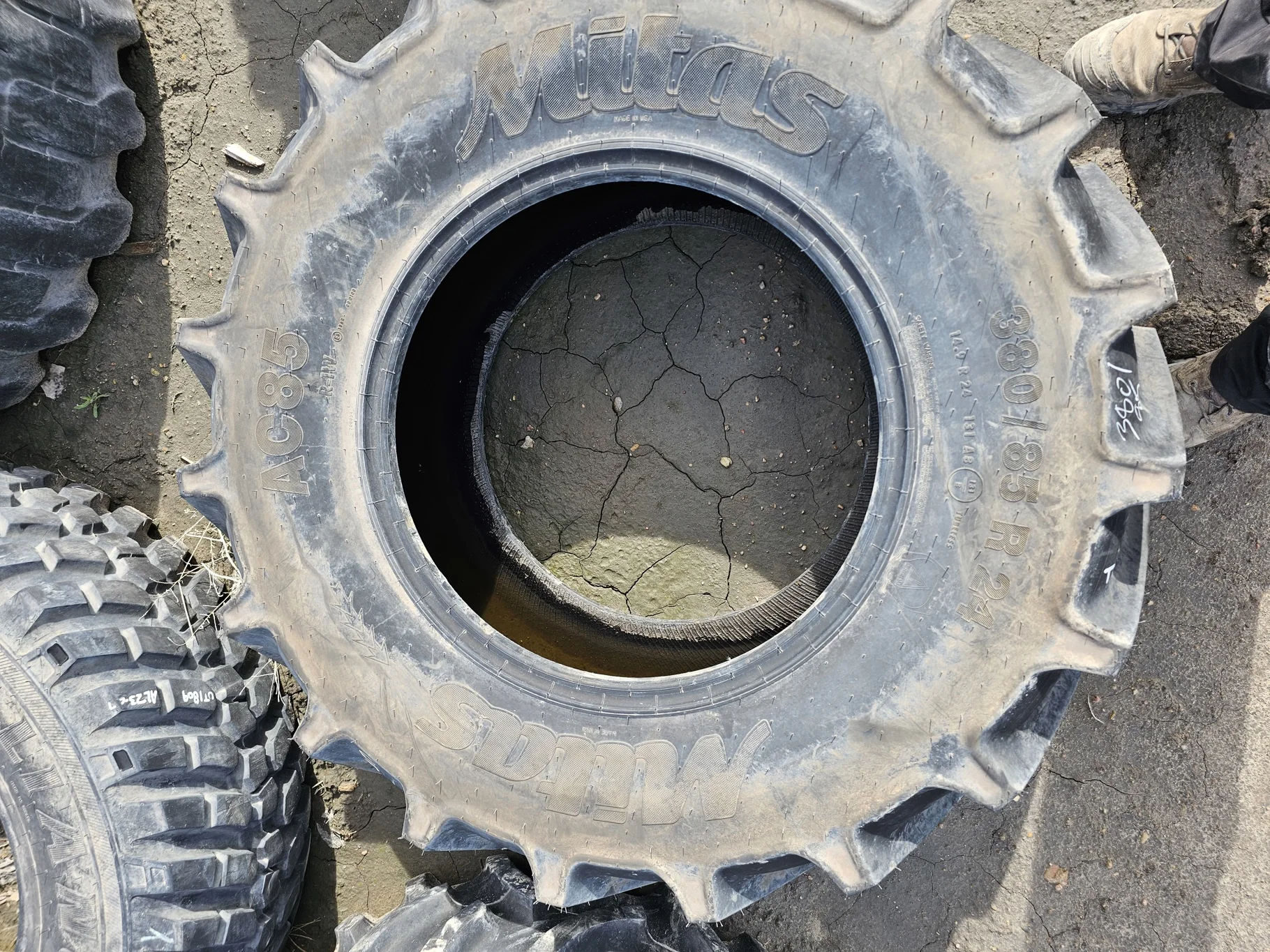 Take-Off 380/85R24 (14.9R24) Mitas AC85 (131A8/131B) TL    (Lug Stubble)