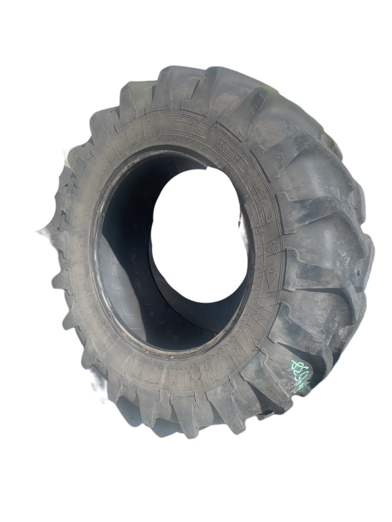 Used 14.9R28 Michelin AgriBib R-1W (134A8/131B) TL -60%  Good Condition  _x000D_ (Lug Cuts)