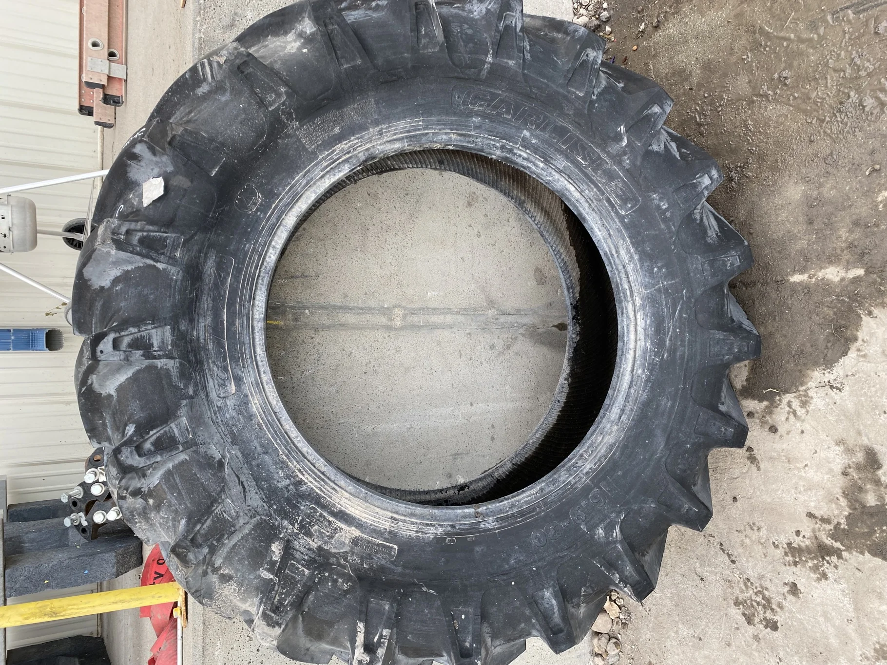 Used 16.9-30 Carlisle CSL24 R-1 D(8Ply) TT 95% - lug cut