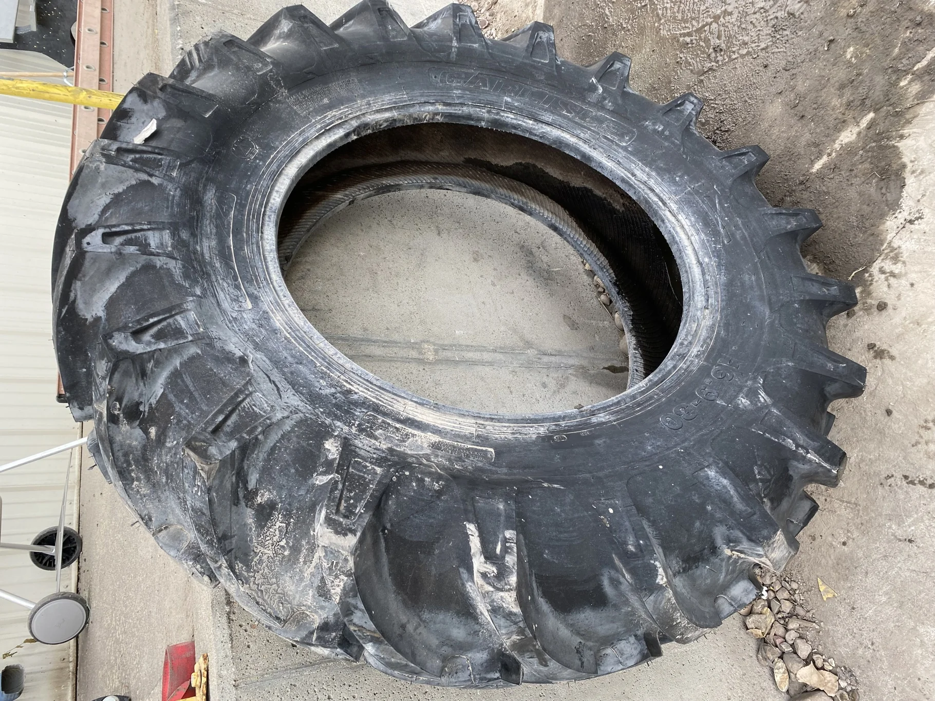 Used 16.9-30 Carlisle CSL24 R-1 D(8Ply) TT 95% - lug cut image 2