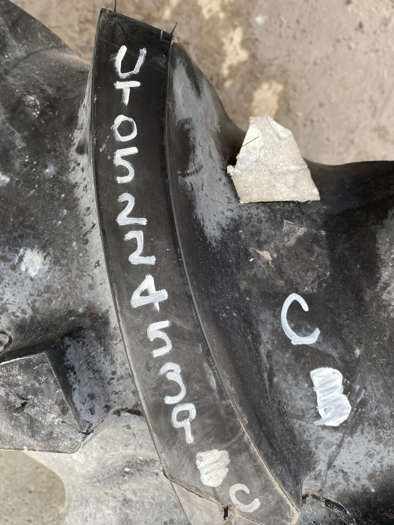 Used 16.9-30 Carlisle CSL24 R-1 D(8Ply) TT 95% - lug cut image 8