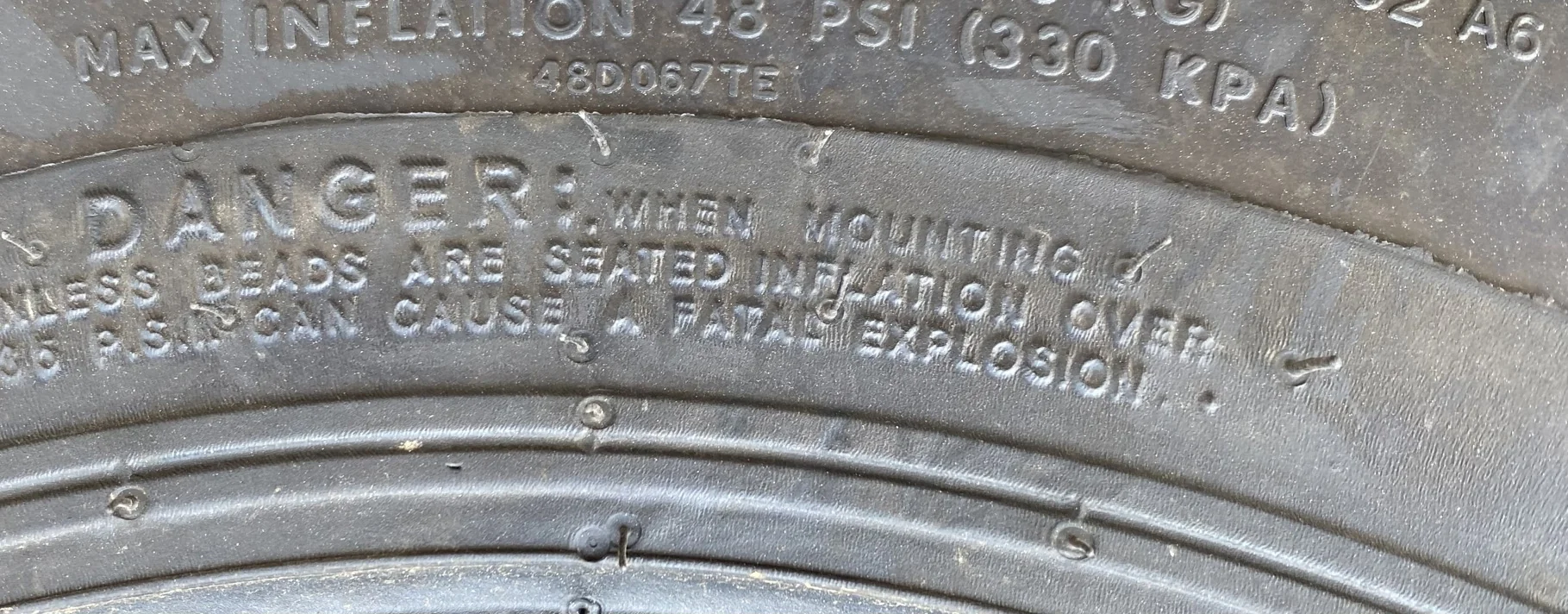 TAKE-OFF 8-16 Titan Hi Traction Lug R-1 E (10 Ply) TL - Excellent Condition image 4