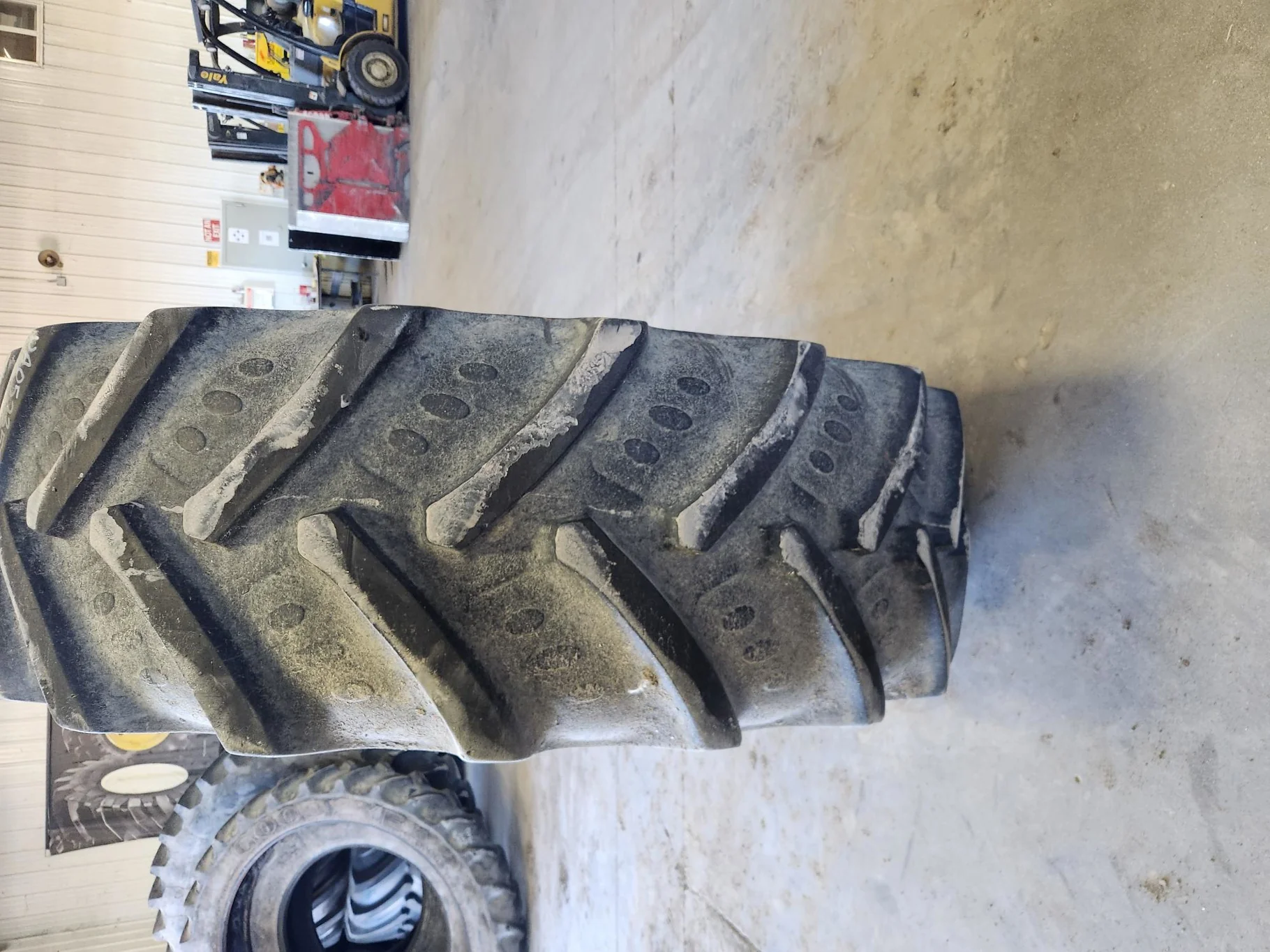 Used 460/85R34 (18.4R34) 147A8/B BKT Agrimax RT855 R-1W TL 60% image 3