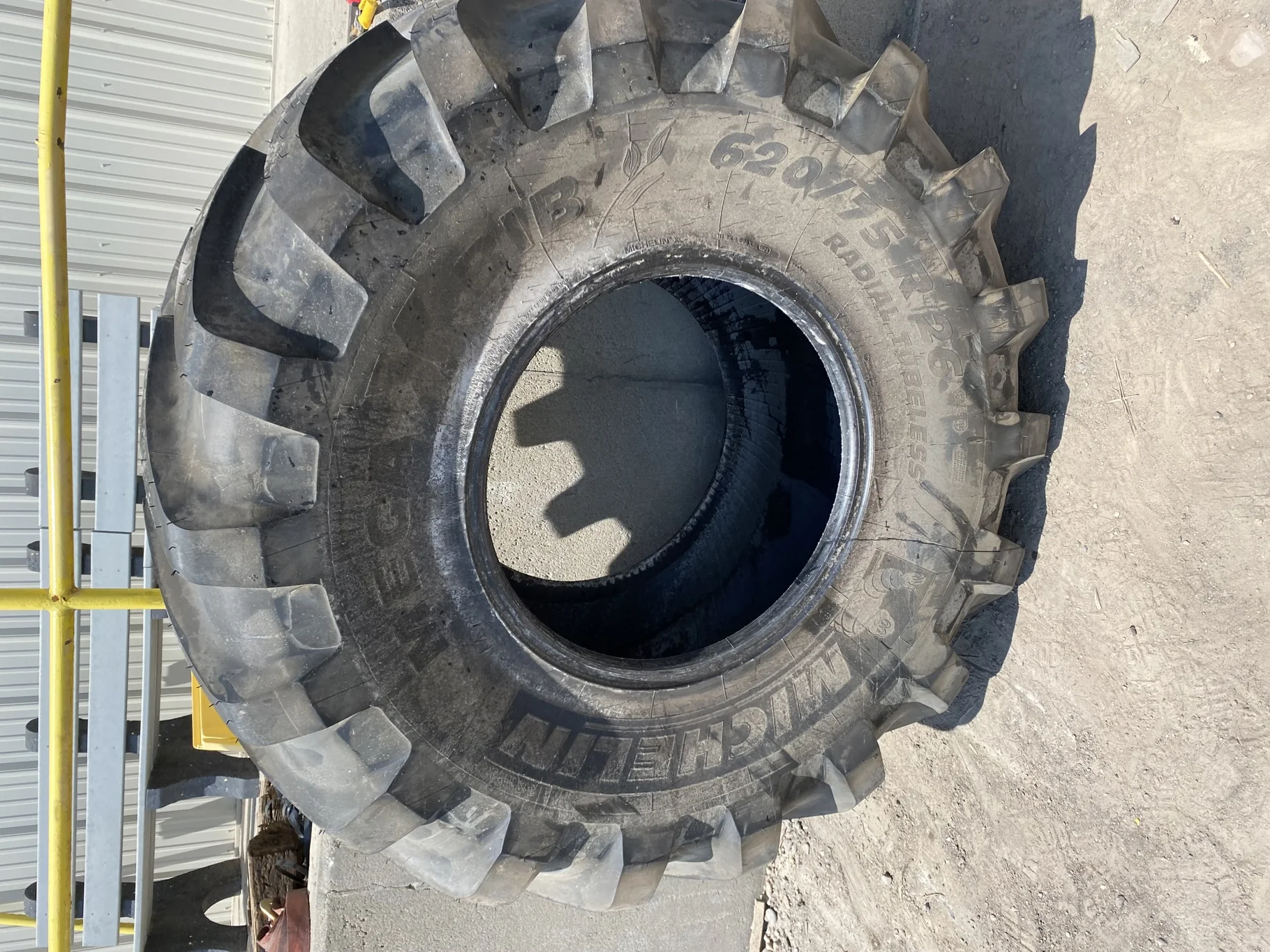 Take-Off 620/75R26 Michelin MegaXBib R-1W (166A8/166B) TL - Excellent Condition image 2