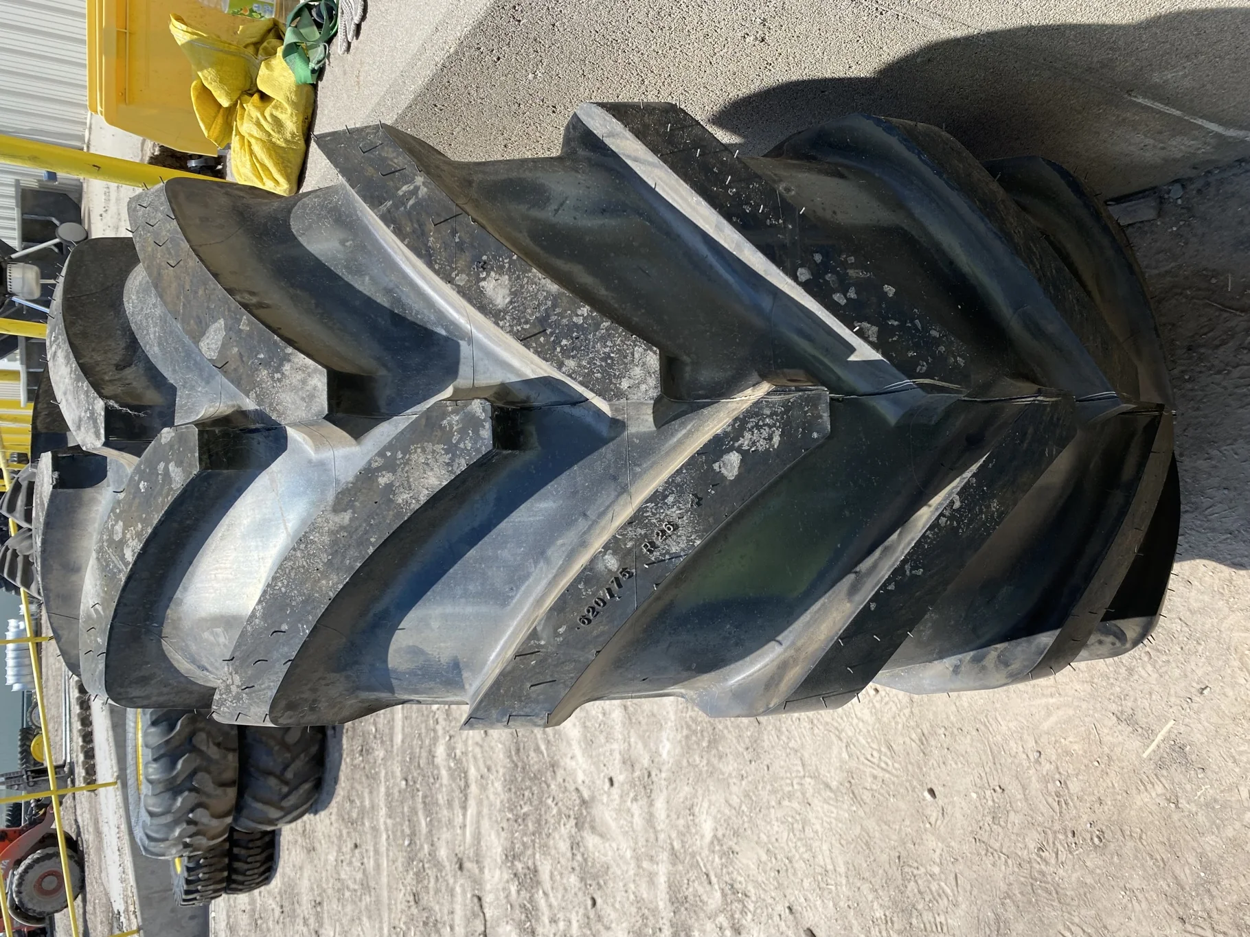 Take-Off 620/75R26 Michelin MegaXBib R-1W (166A8/166B) TL - Excellent Condition image 5
