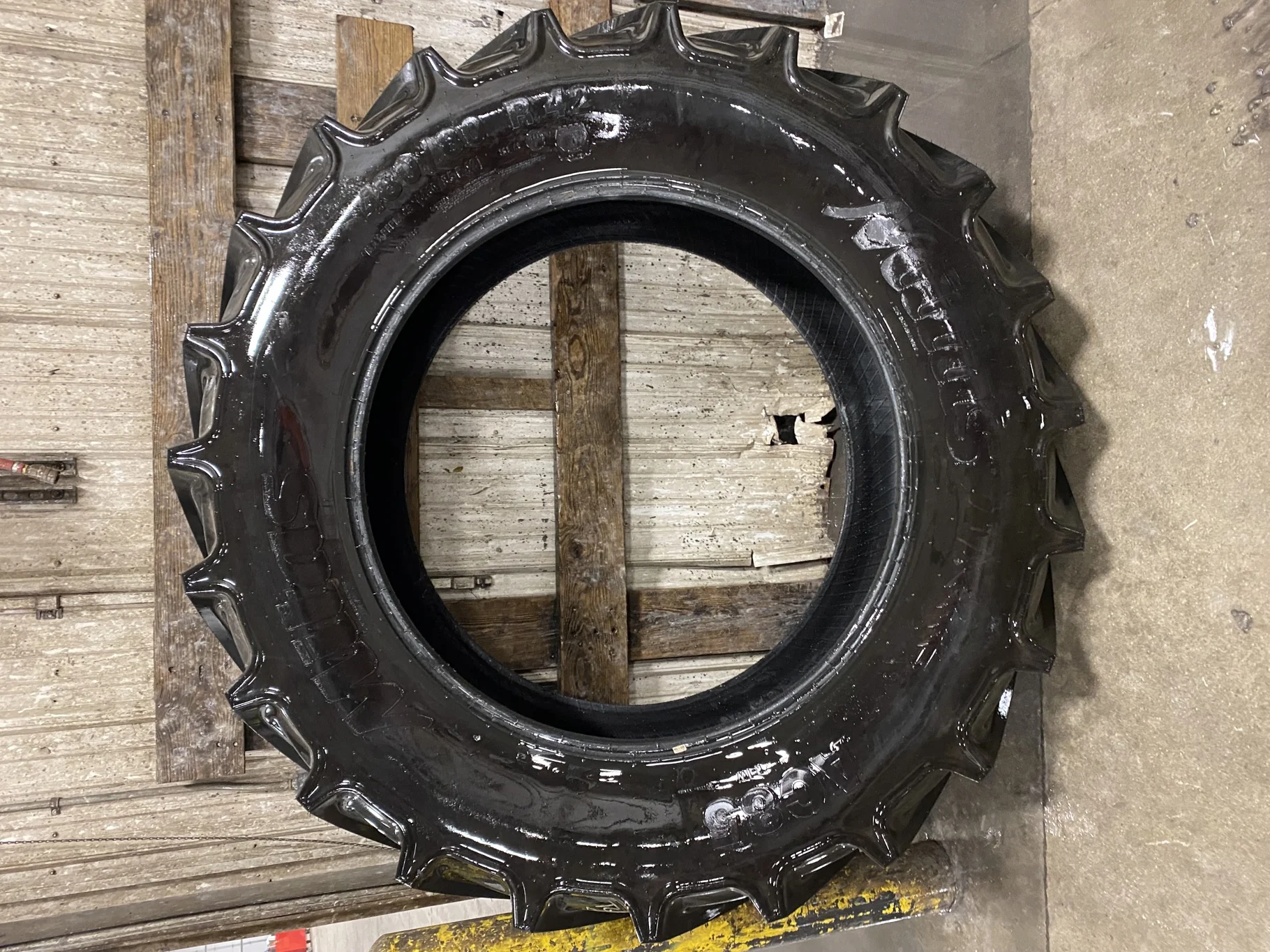 Take-Off 480/80R42 (18.4R42) Mitas AC85 (151A8/151B) TL - lug stubble, Lug Cuts image 2