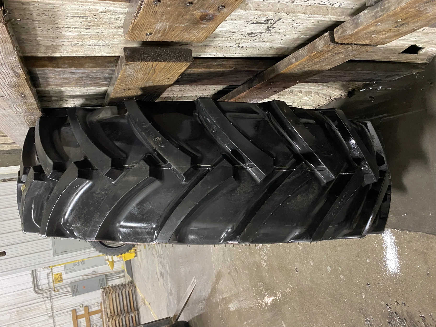 Take-Off 480/80R42 (18.4R42) Mitas AC85 (151A8/151B) TL - lug stubble, Lug Cuts image 3
