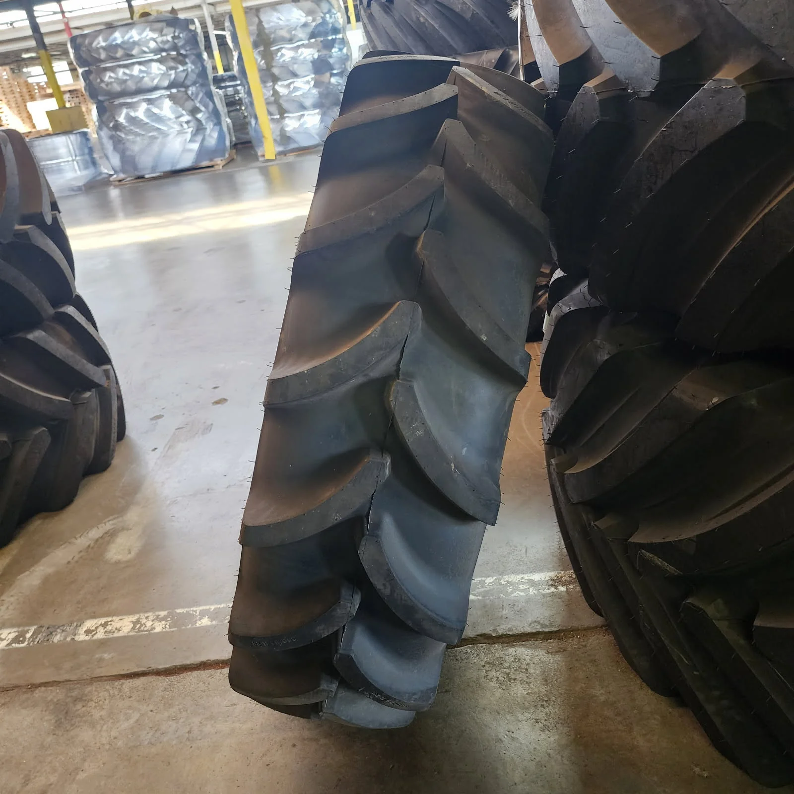 Take-Off 340/85R28 127A8 Vredestein Traxion 85II TL R-1 95-100% image 3