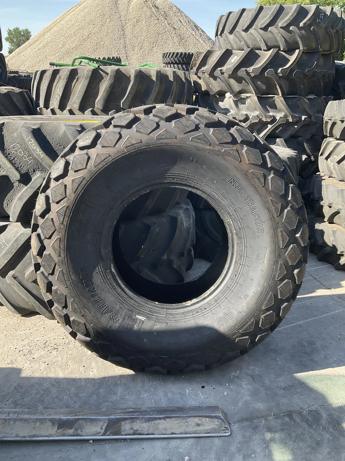 Take-Off 23.1R26 153A8 Alliance N.D Tractor 330 TL R-3 95-100%