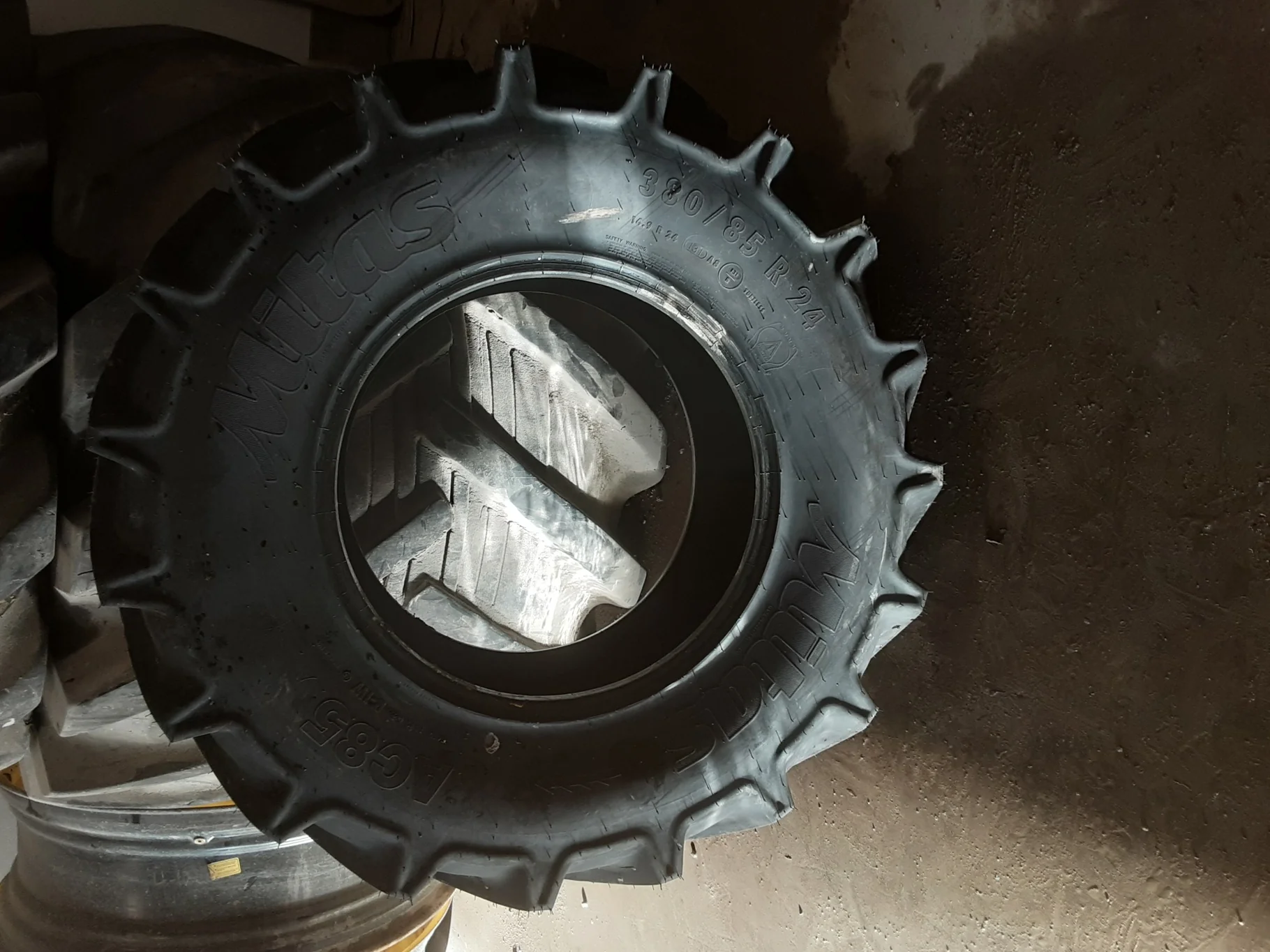 TAKE-OFF 380/85R24 (14.9R24) Mitas AC85 131A8/131B TL