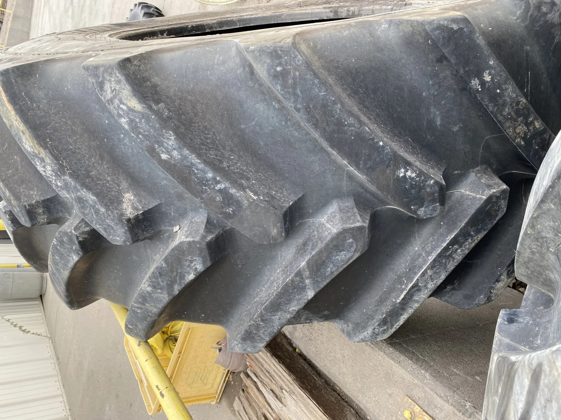 Used IF750/75R46 Michelin AxioBib R-1W (186D) TL 90% Sidewall Cuts, Lug Cuts) image 3