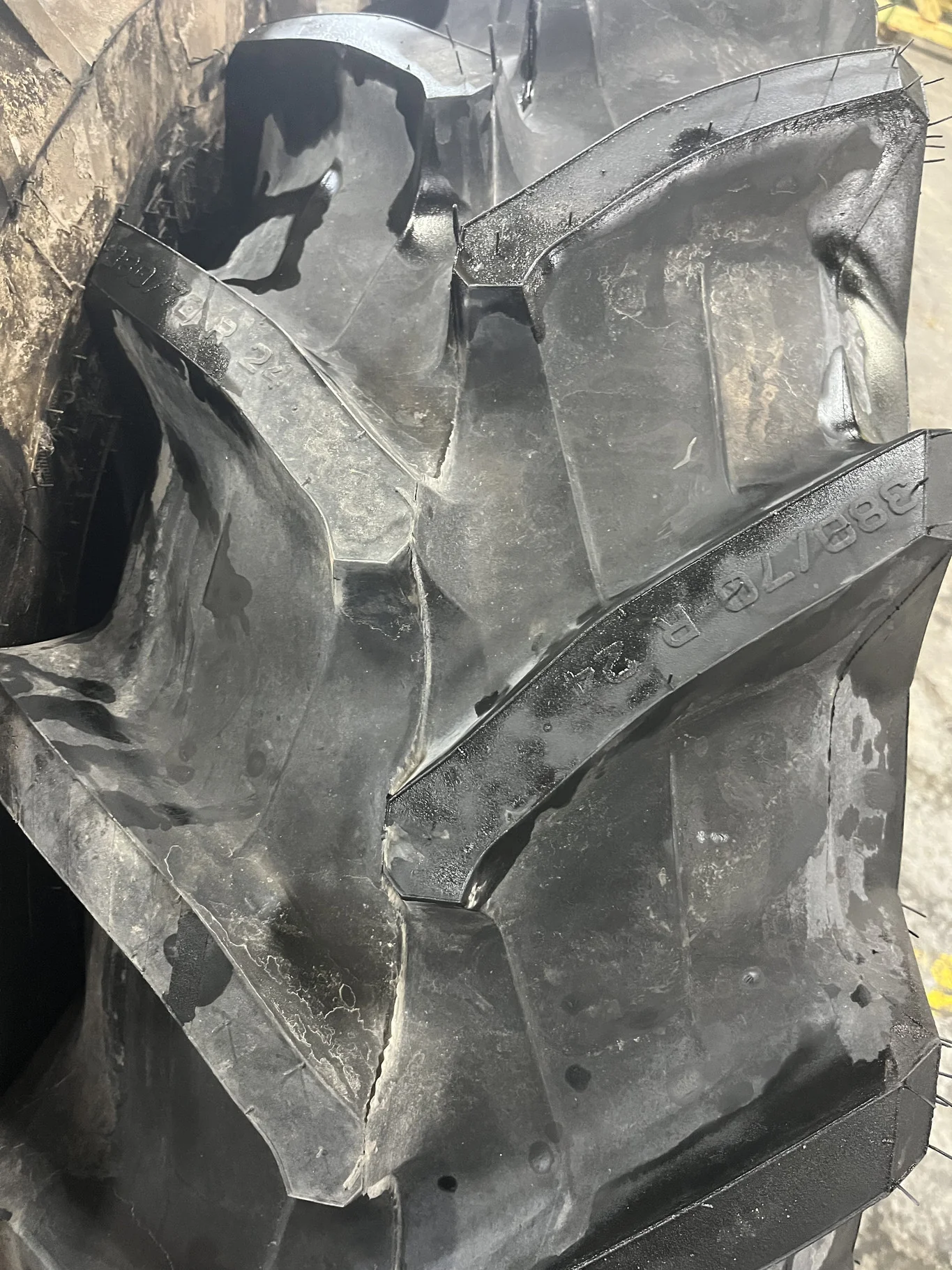 Take-Off 380/70R24 125A8 Trelleborg TM700 R-1W TL 95-100% image 3