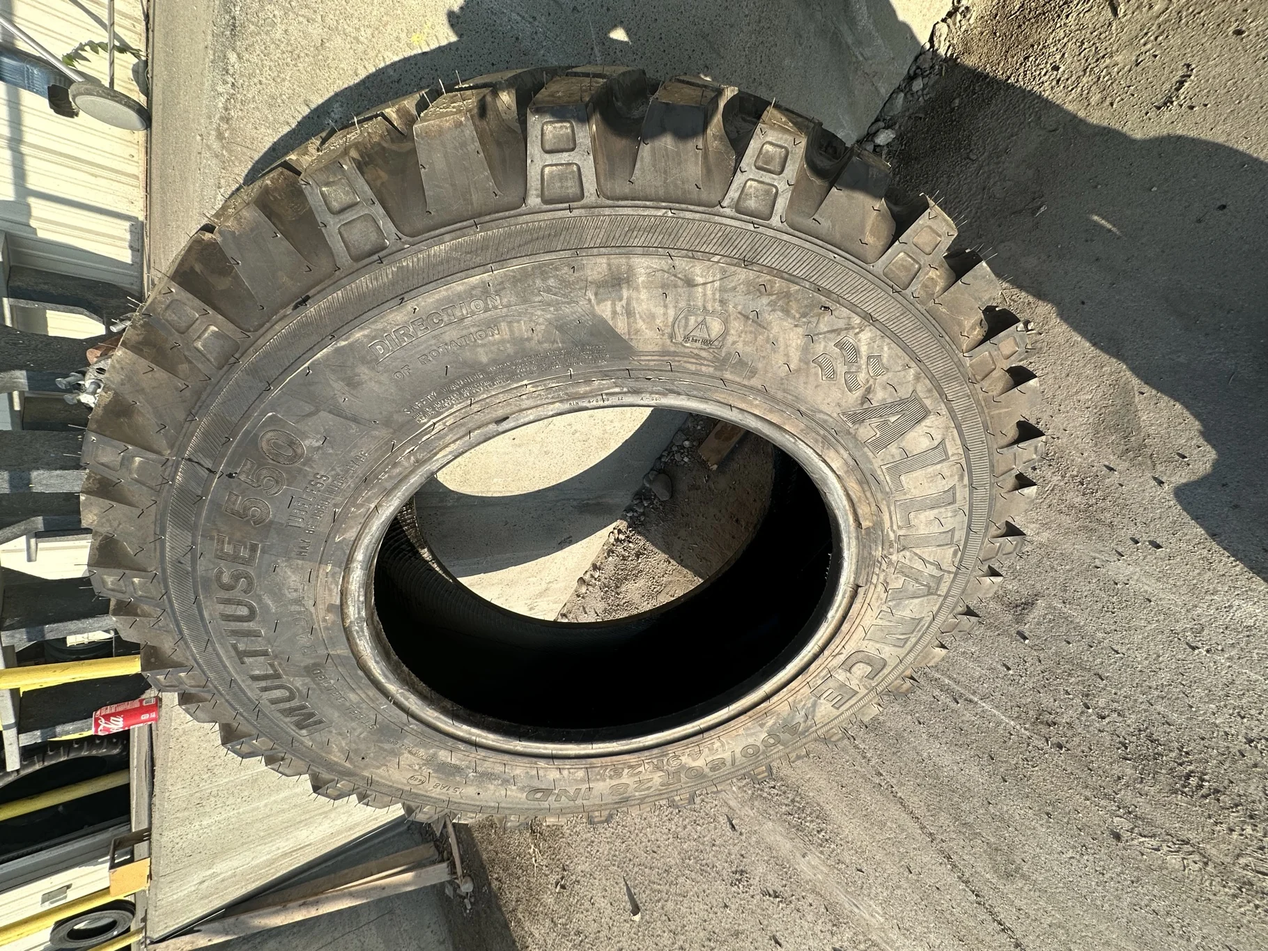 Take-Off 400/80R28 Alliance 550 Steel Belted Multi Use (151A8/146D) TL - Excellent Condition   (Slig