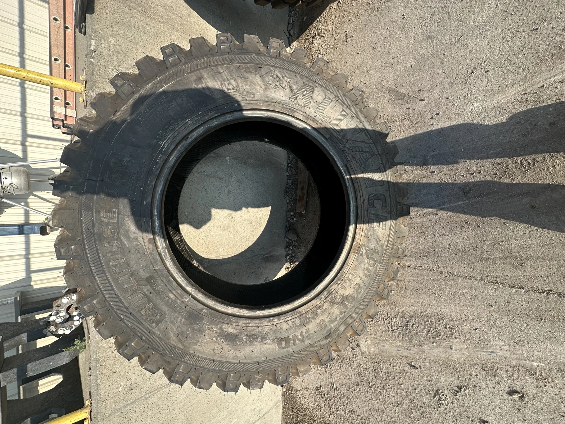 Take-Off 400/80R28 Alliance 550 Steel Belted Multi Use (151A8/146D) TL - Excellent Condition   (Slig image 2