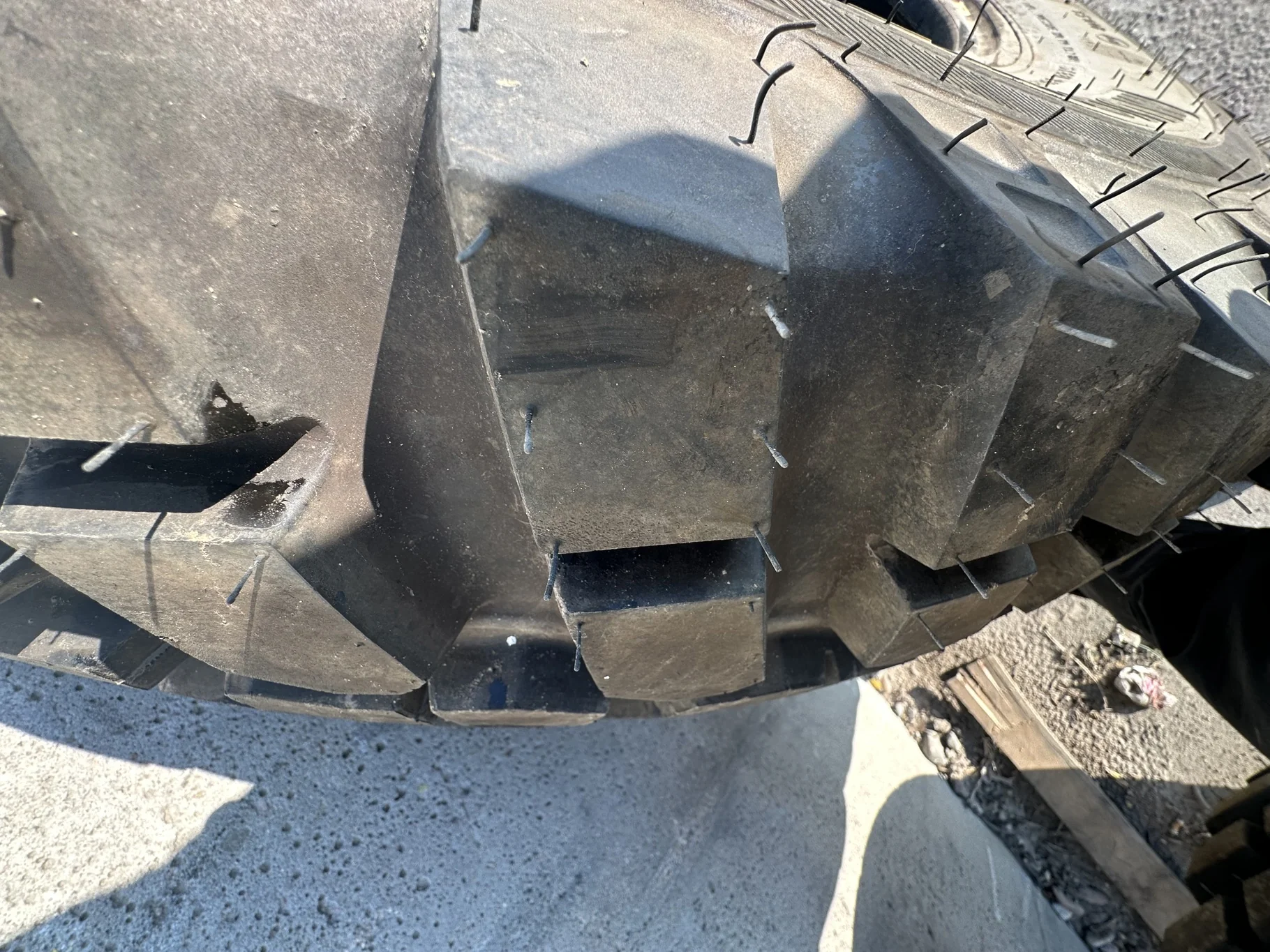 Take-Off 400/80R28 Alliance 550 Steel Belted Multi Use (151A8/146D) TL - Excellent Condition   (Slig image 4
