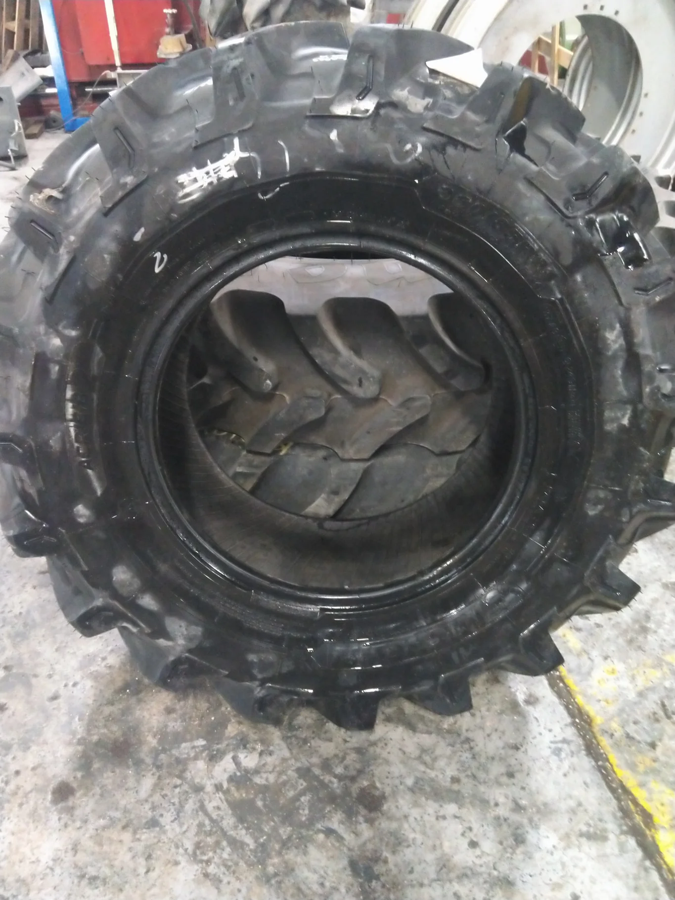 Take-Off 380/85R24 130A8/127B Michelin Agribib II TL R-1W 95-100% image 2