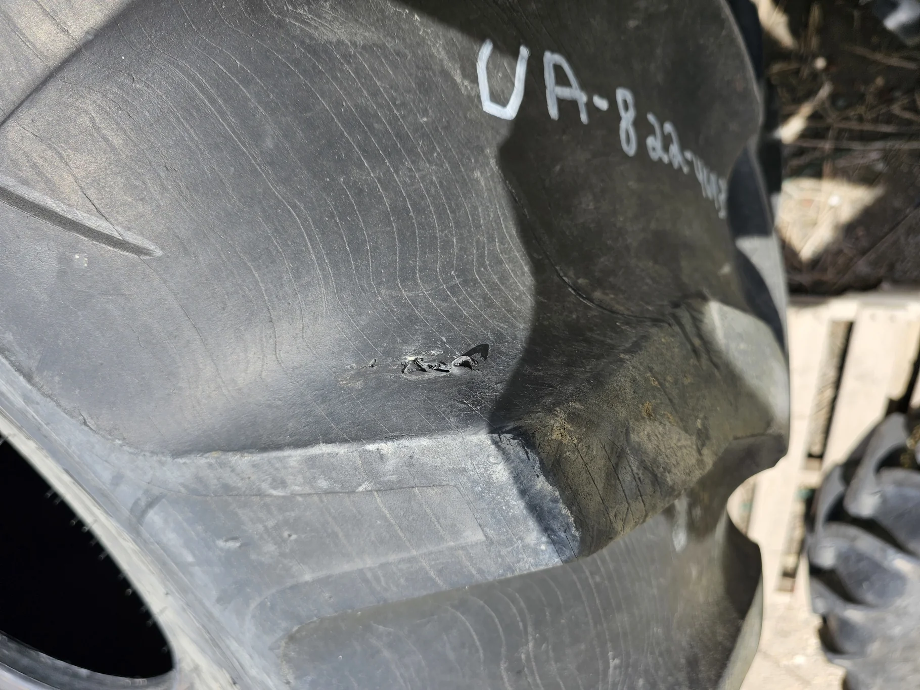 Used 55% 28L-26 Goodyear Dyna Torque II F(12Ply) R-1 TL (Stubble, Lug Cuts, Cuts Between Lugs image 4
