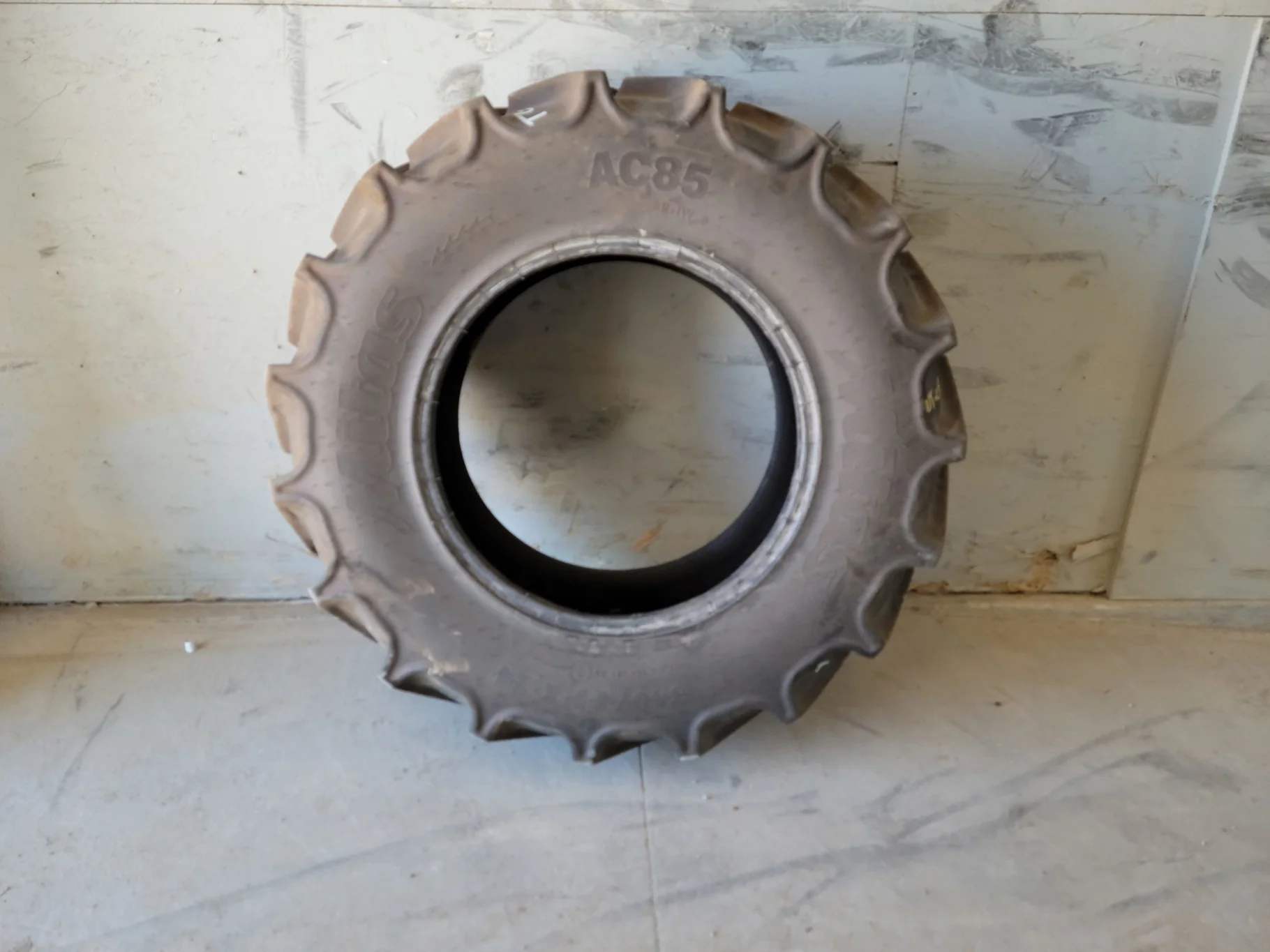 Used 340/85R24 (13.6R24) 125A8/125B Mitas AC85 TL 85%
