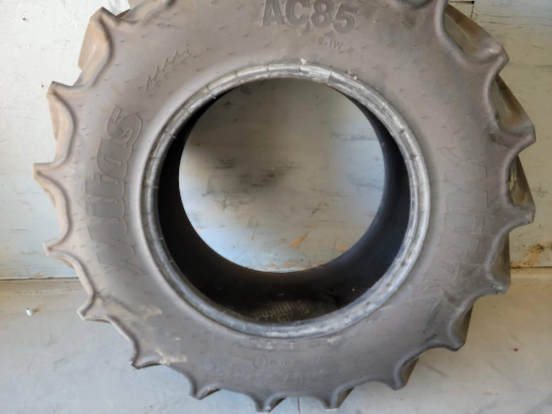 Used 340/85R24 (13.6R24) 125A8/125B Mitas AC85 TL 85% image 2