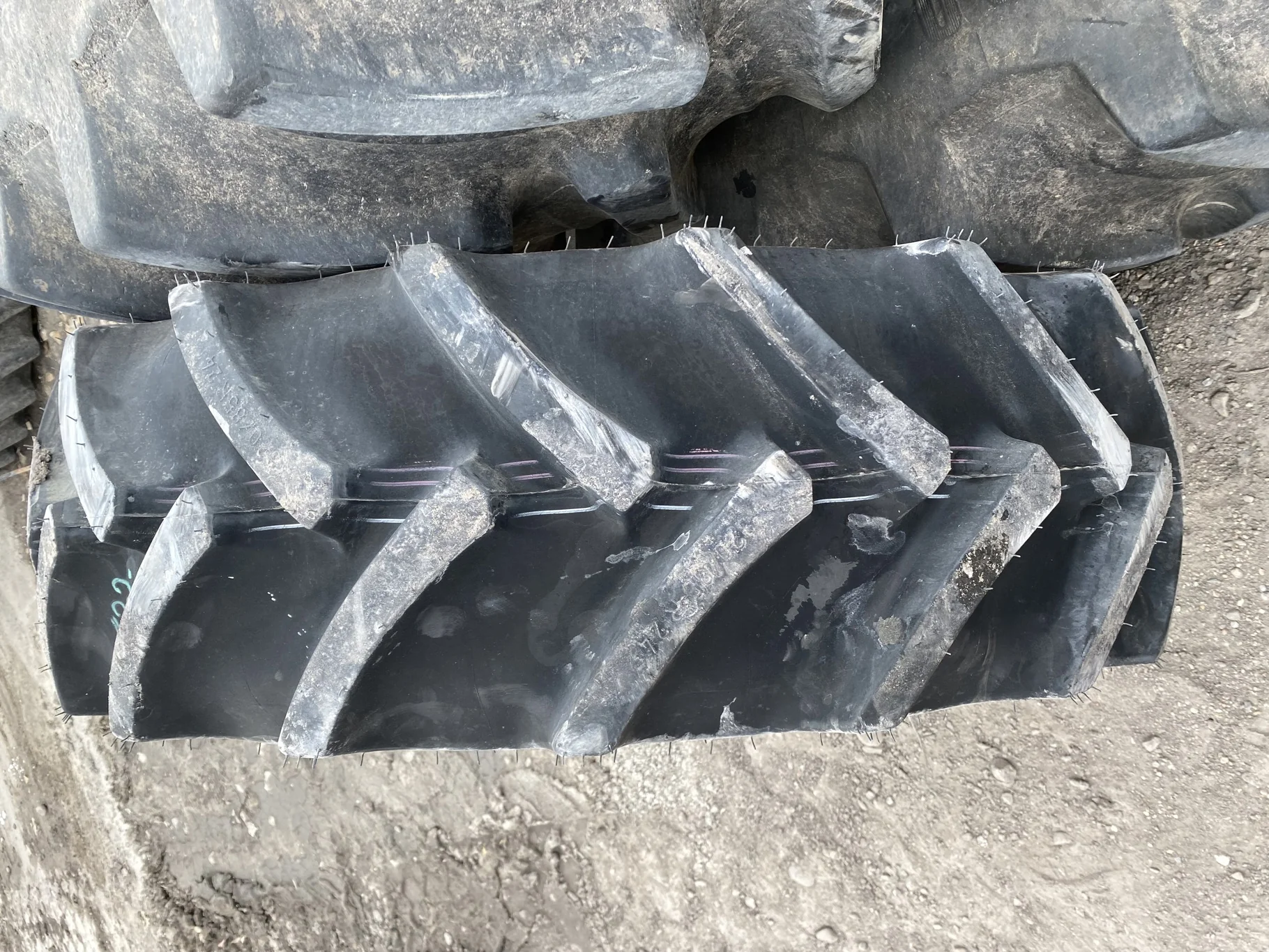Take-Off 320/85R24 (12.4R24) Mitas AC85 122A8/122B TL - Excellent Condition image 3