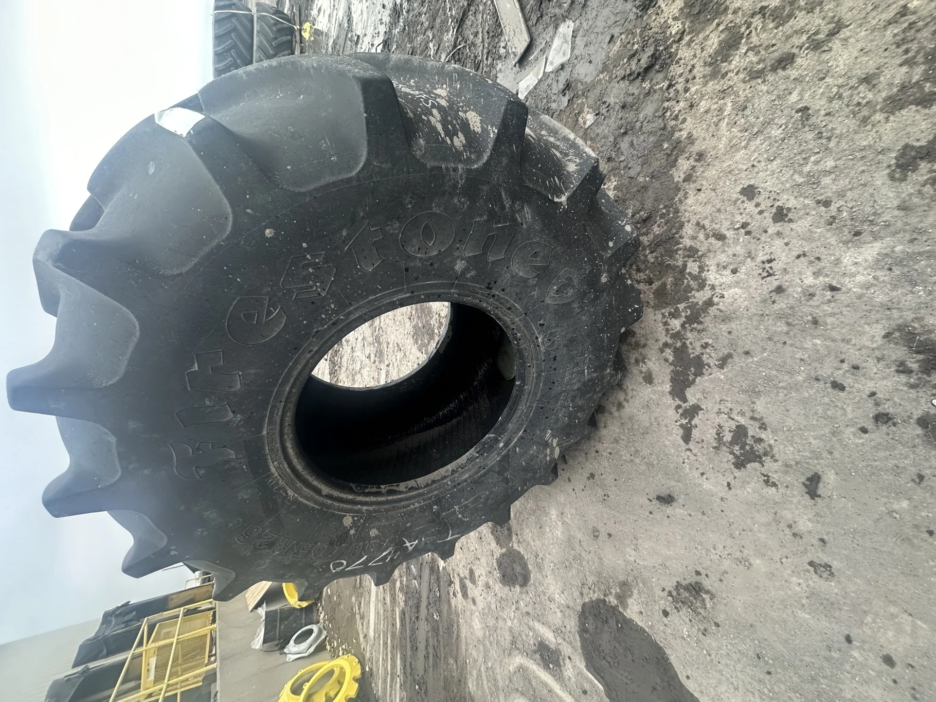 Used 750/65R26 169B FIRESTONE RADIAL ALL TRACTION DT TL R-1W 75%