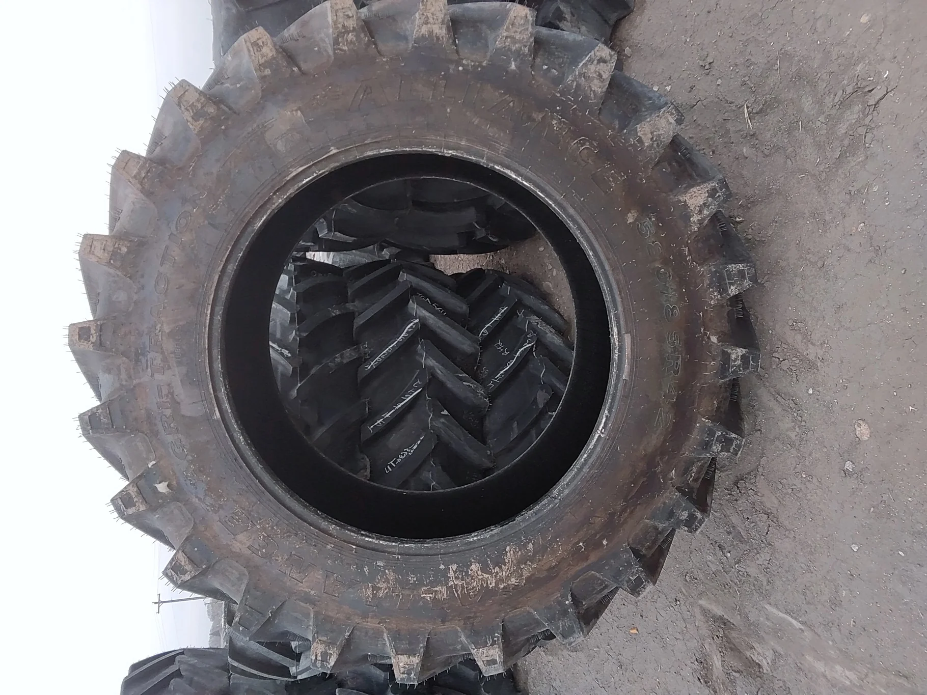 Take-Off 580/85R42 Alliance 385 Agri-Star R-1W 85 Series TL - Excellent Condition image 2