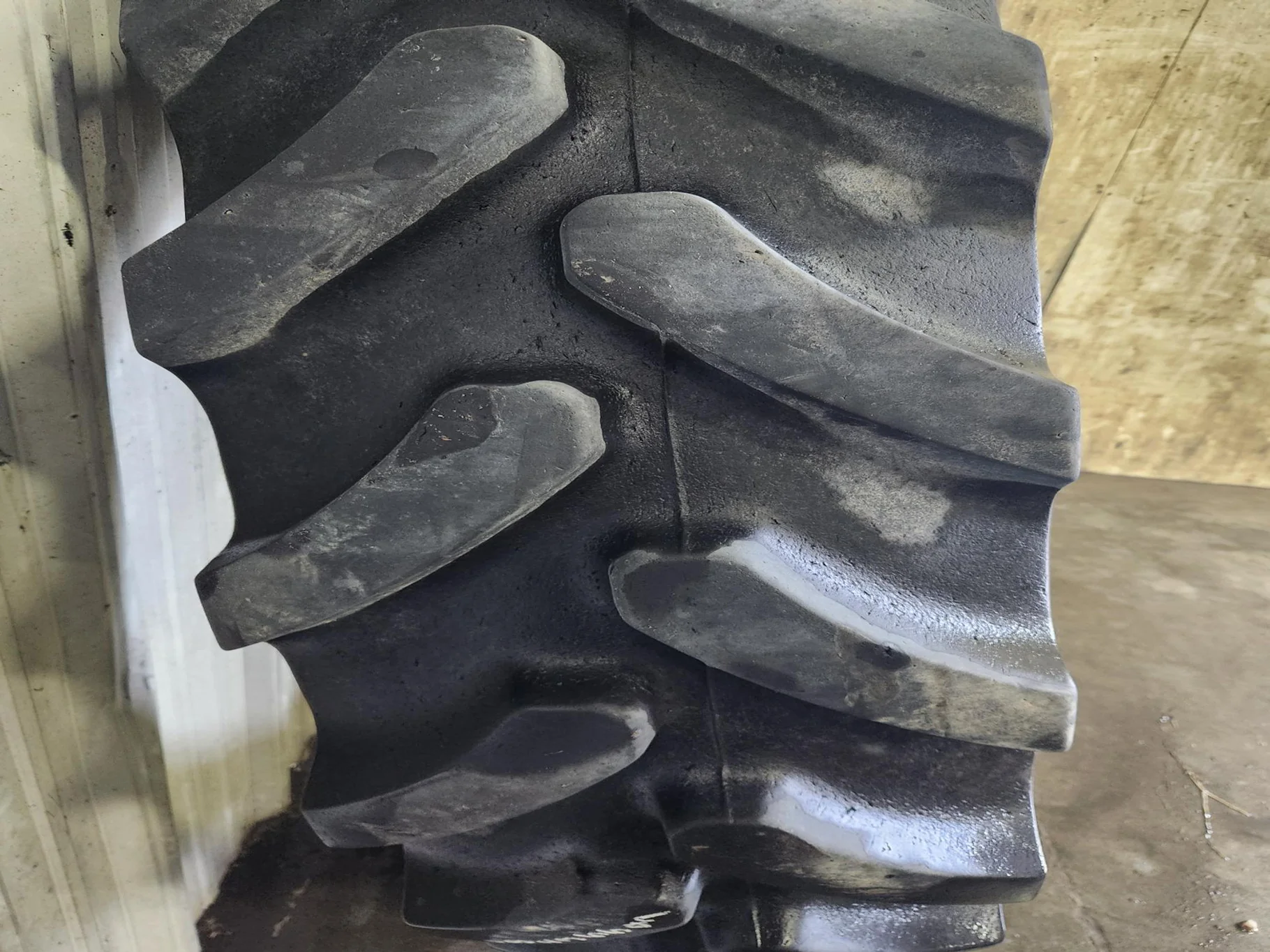Used IF380/90R46 168D Firestone Radial All Traction Row Crop TL R-1W 75% image 2